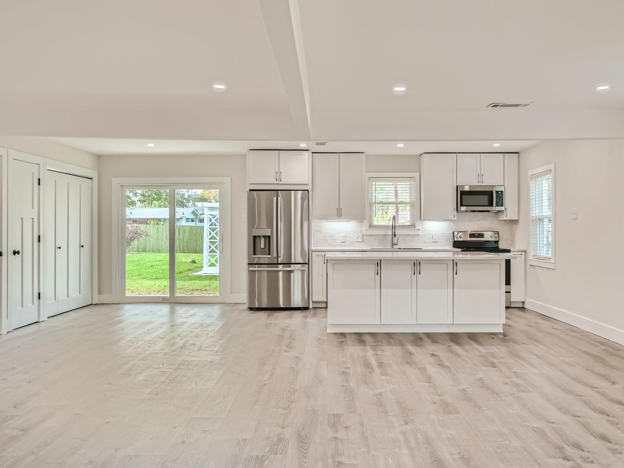 5804 Eureka DR