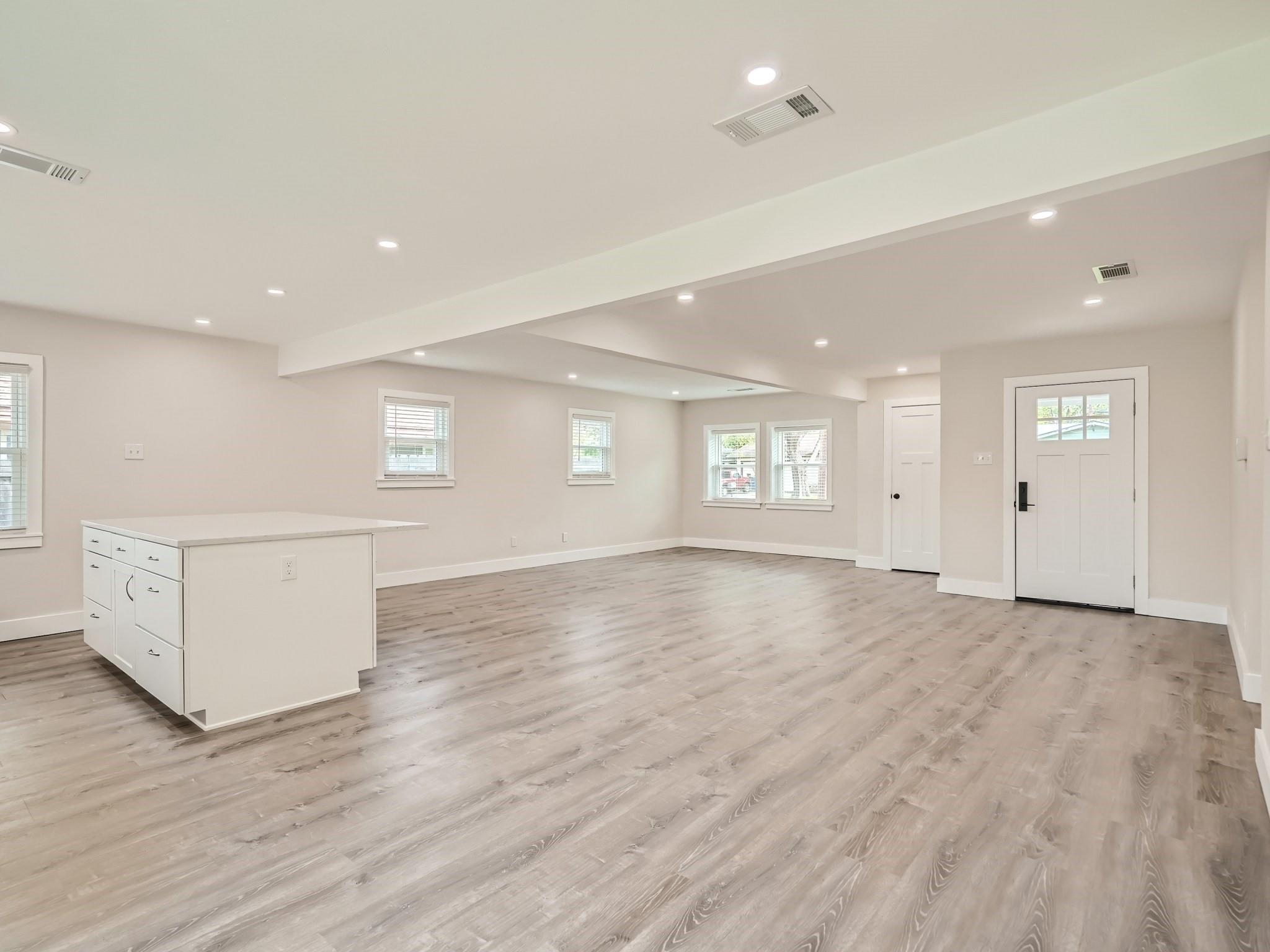 5804 Eureka DR