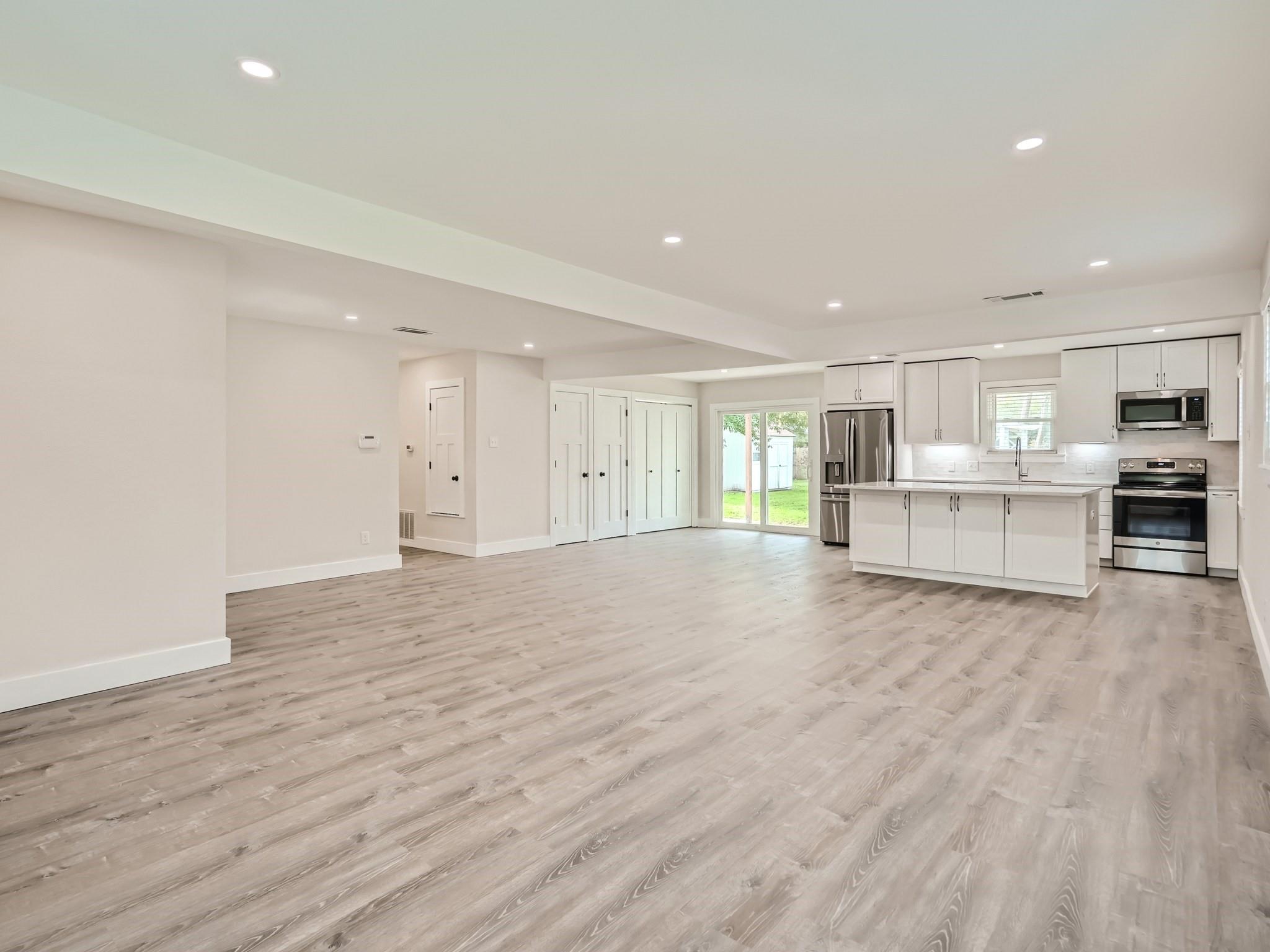 5804 Eureka DR