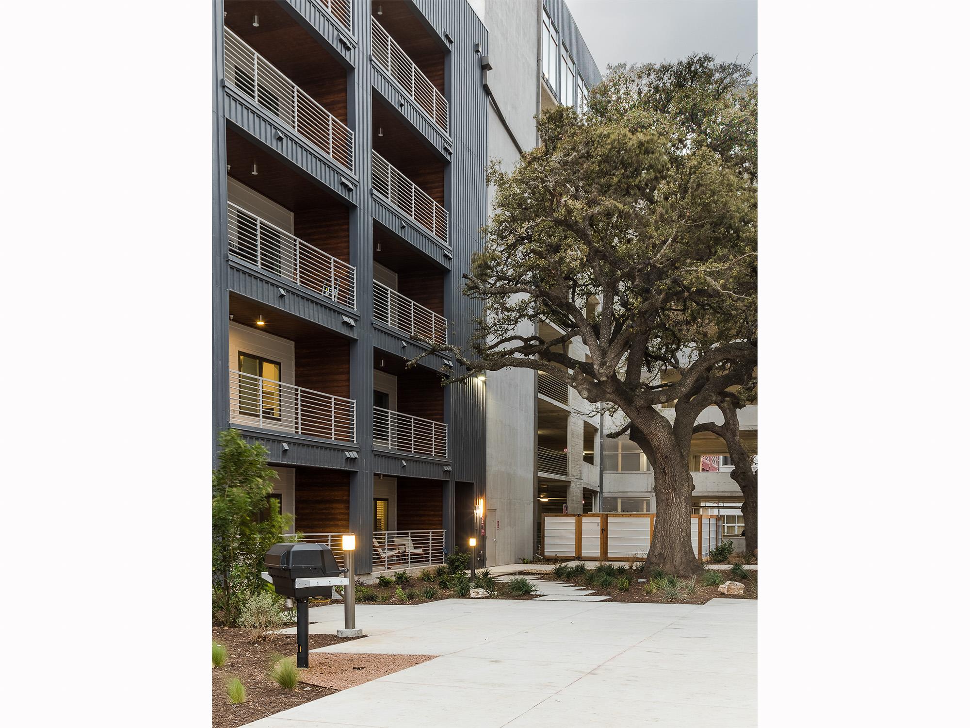 4361 S Congress Ave # 124