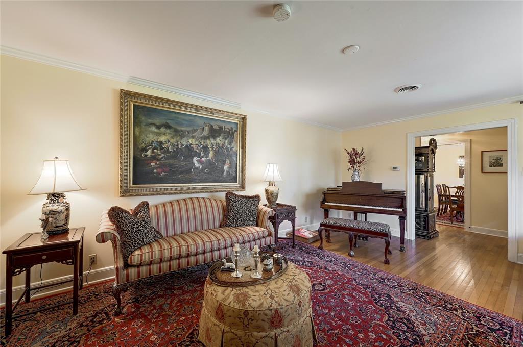 1301 Belmont PKWY