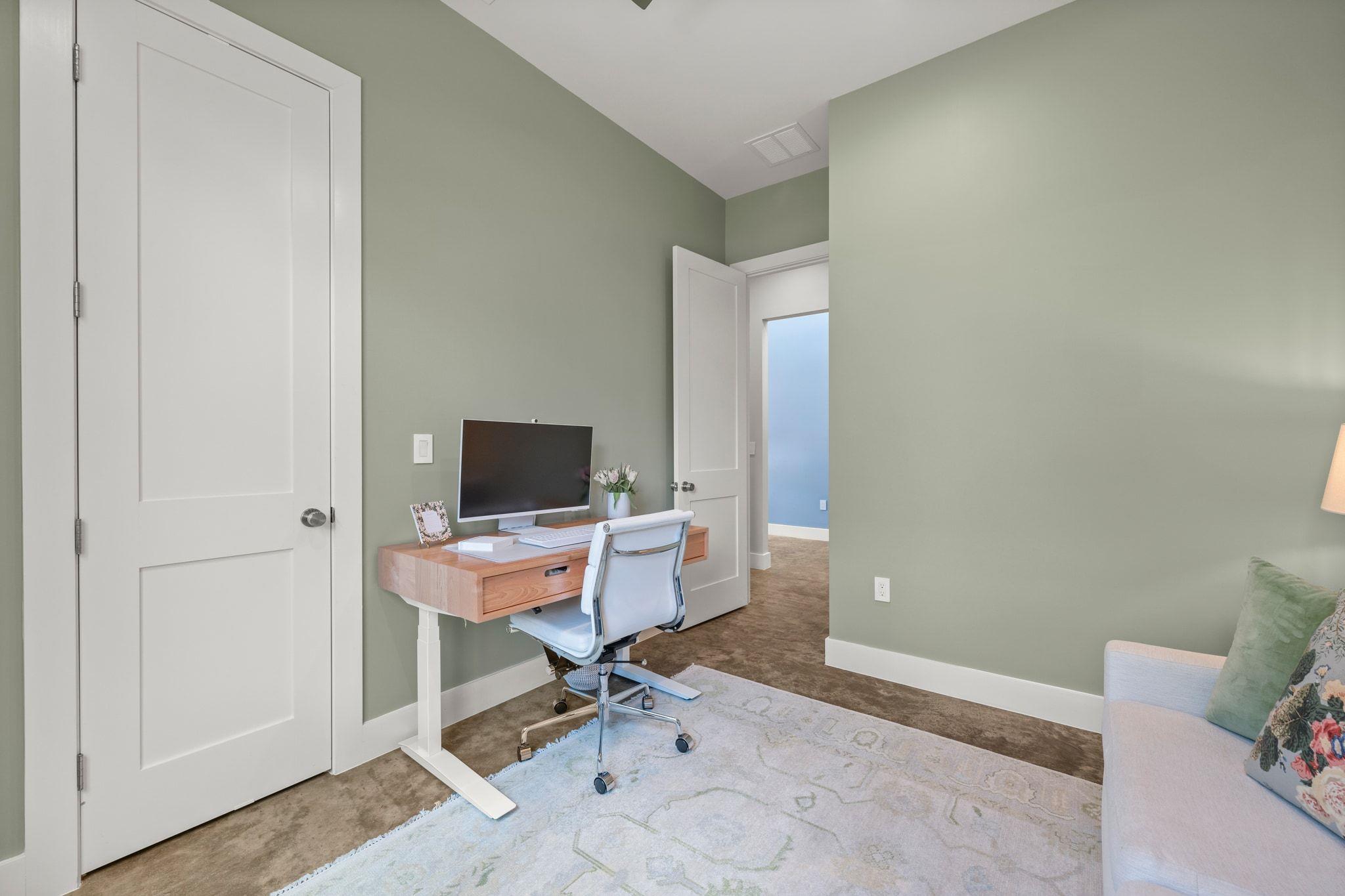 4110 Idlewild RD # B