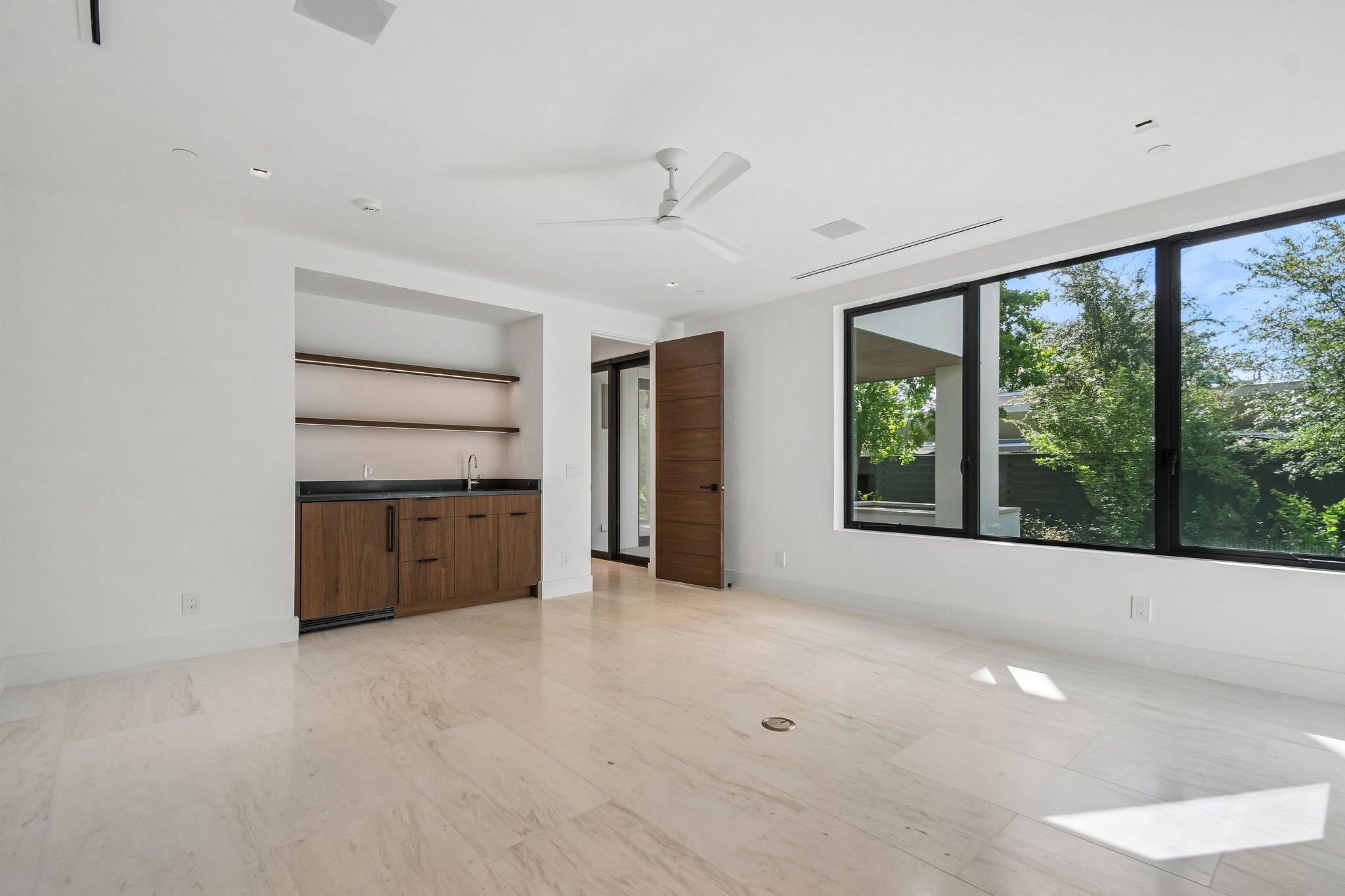 2503 Westlake DR # 301