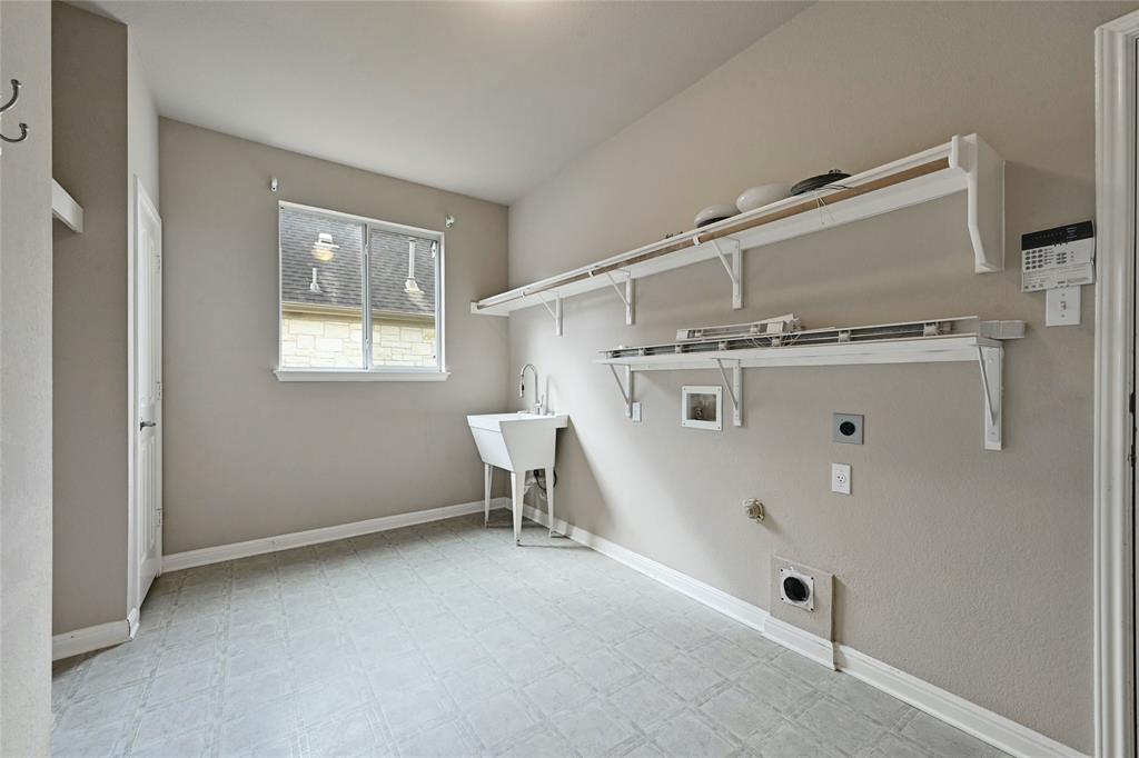 7605 Covered Bridge DR