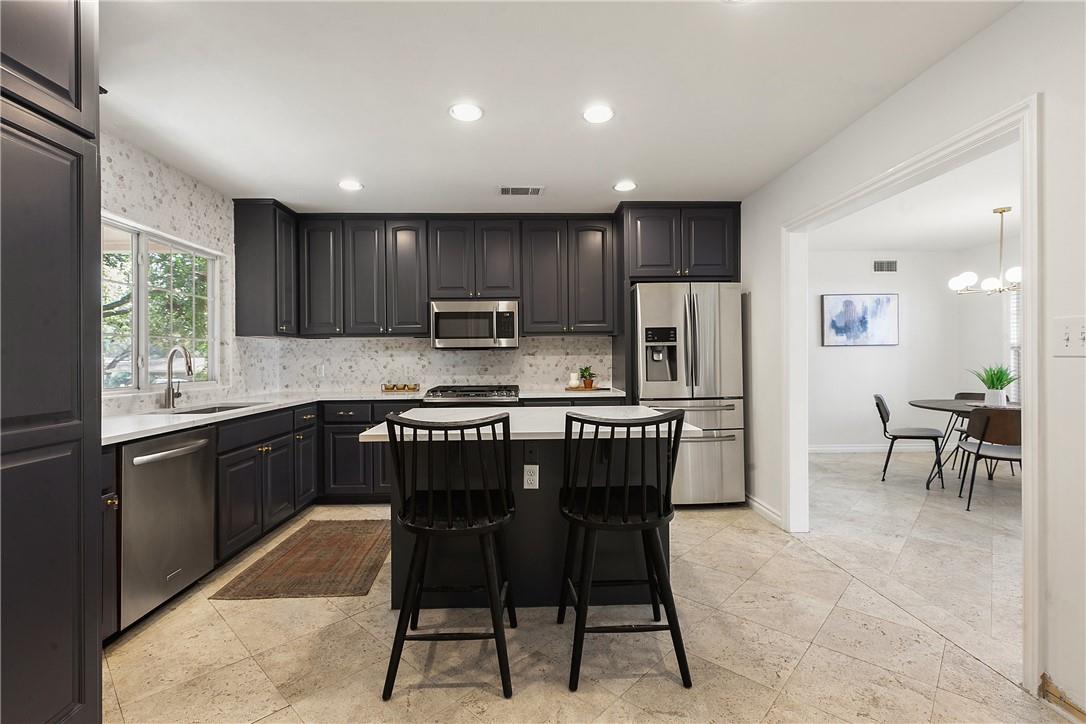 2120 W 10th ST