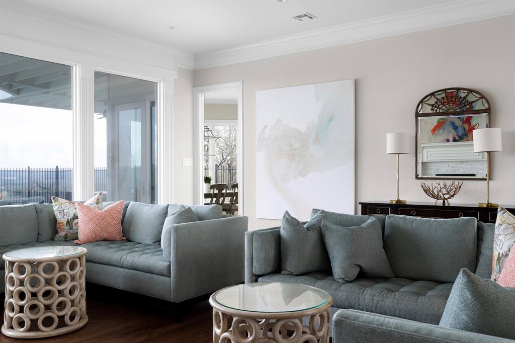 5304 Arbutus CV