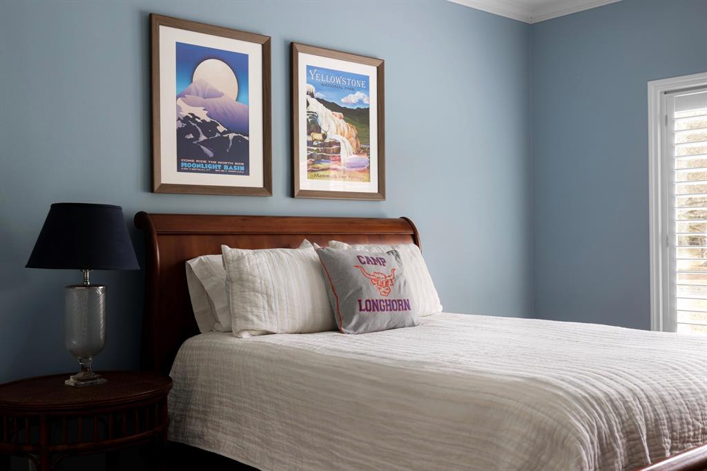 5304 Arbutus CV