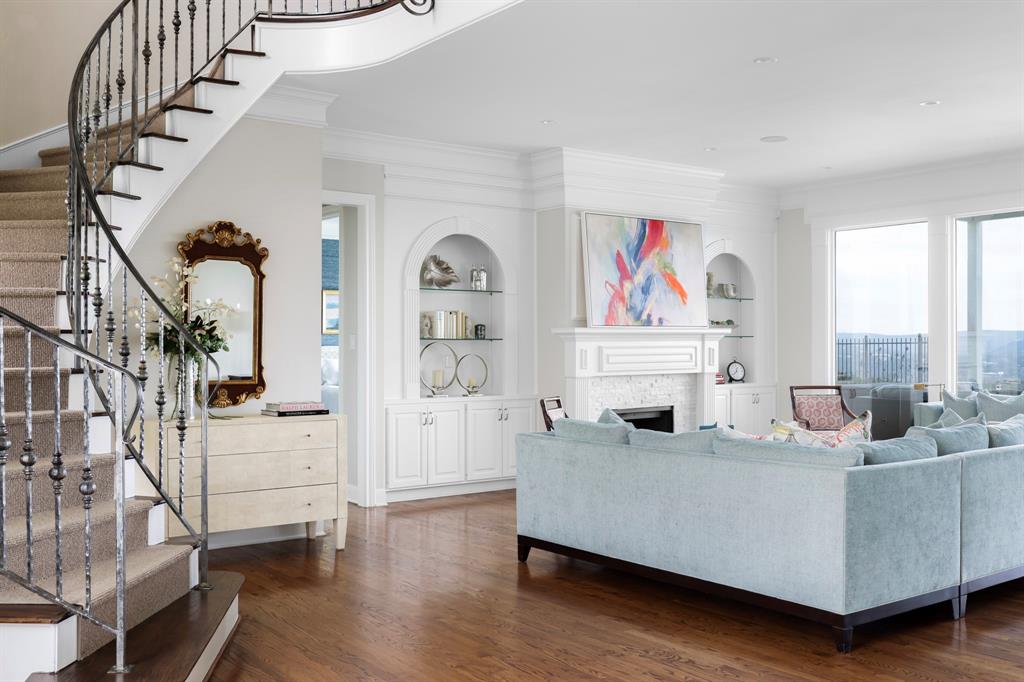 5304 Arbutus CV