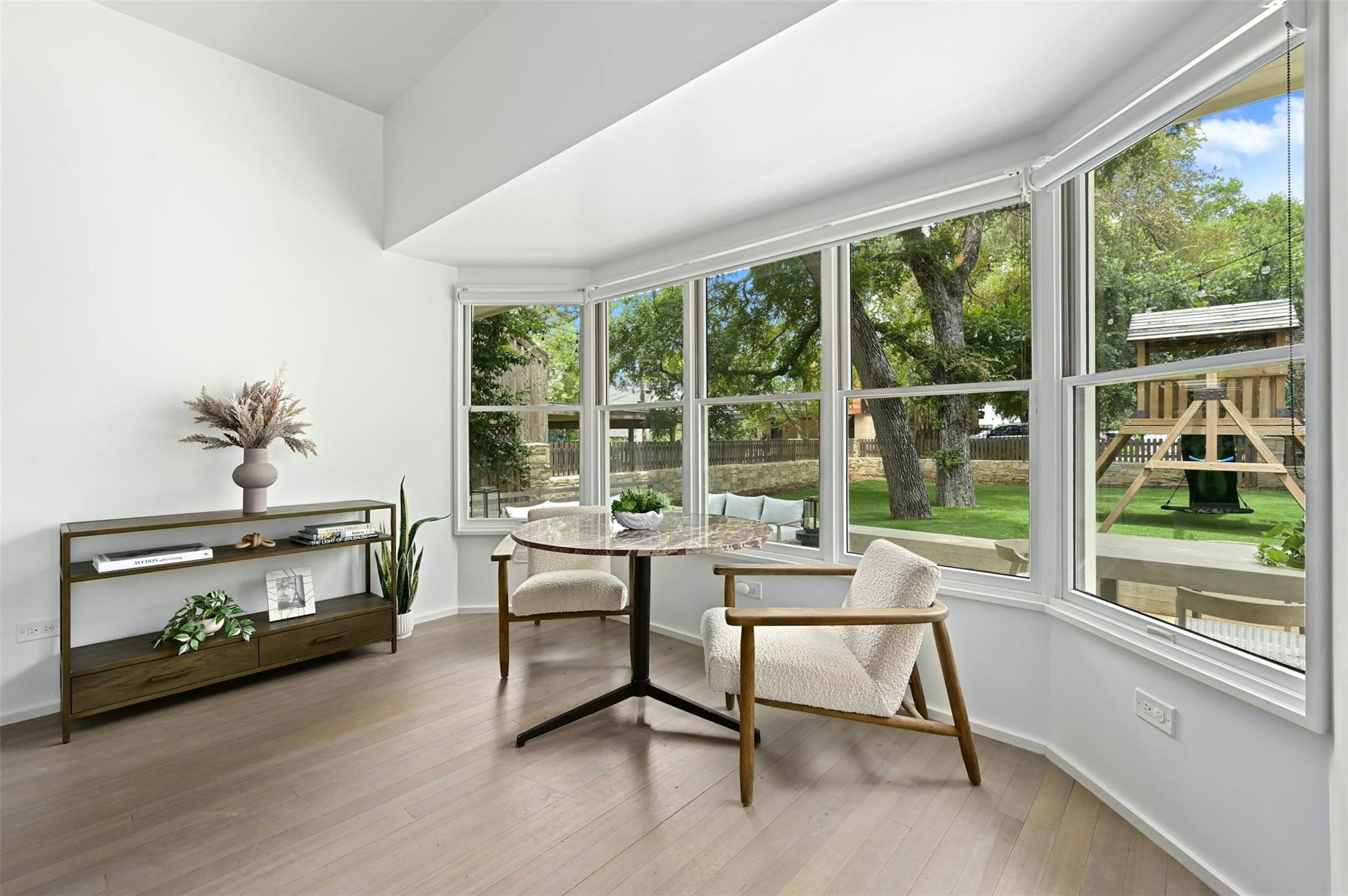 1112 W 10 ST