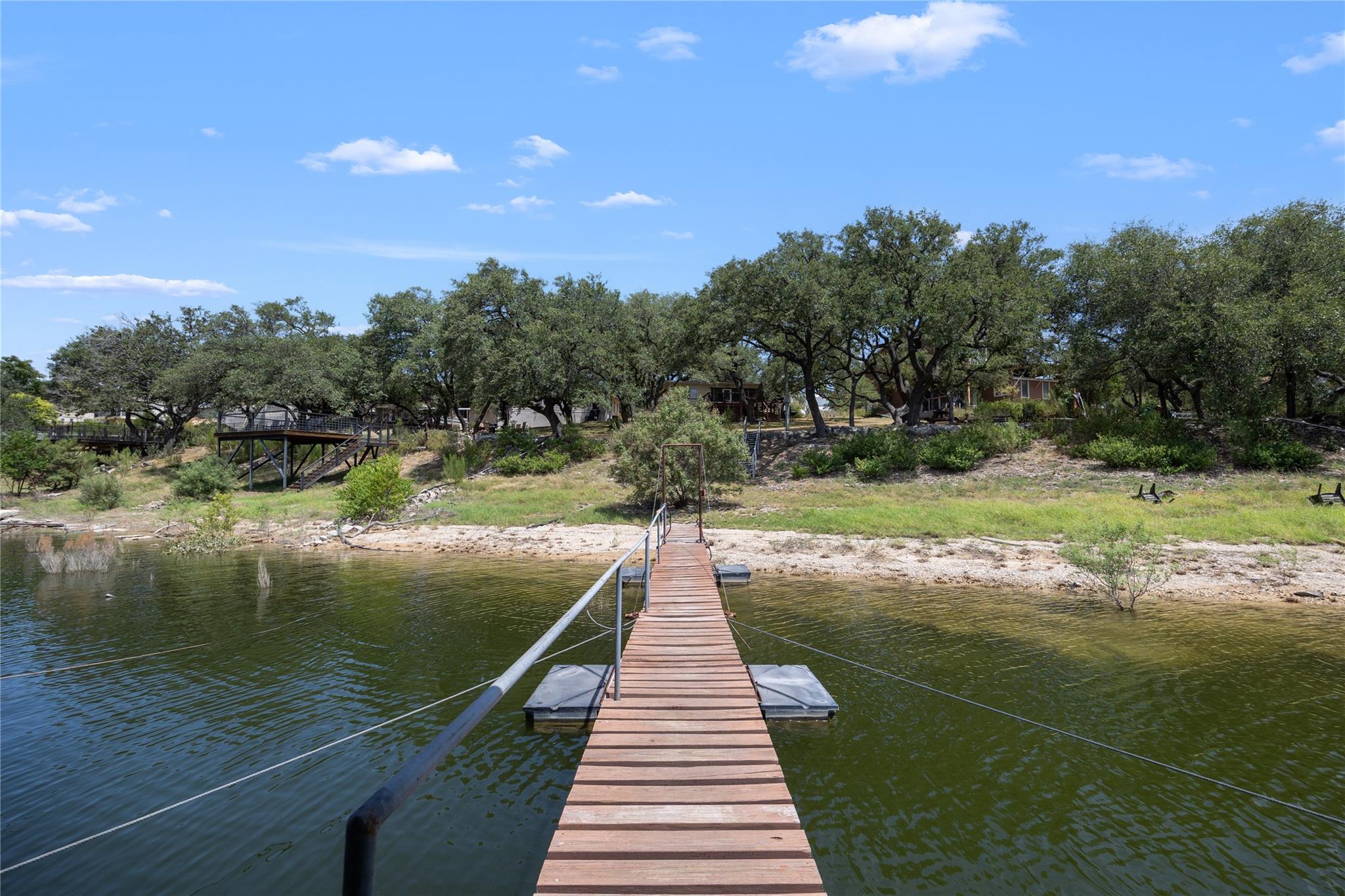 1131 Edgewater DR
