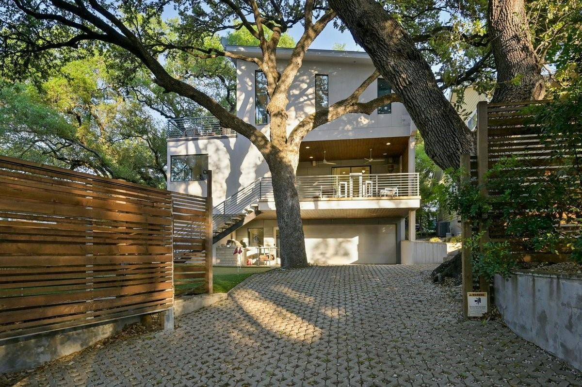 1402 Alta Vista Ave