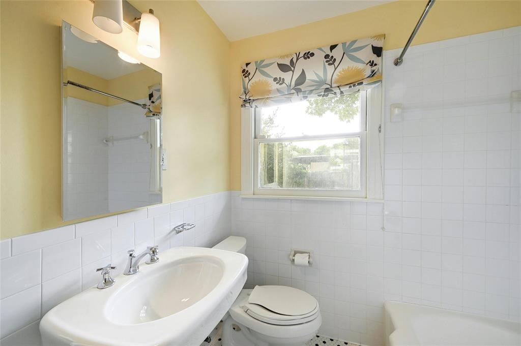 1301 Belmont PKWY