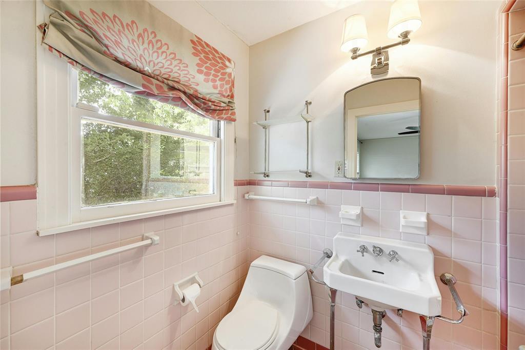 1301 Belmont PKWY