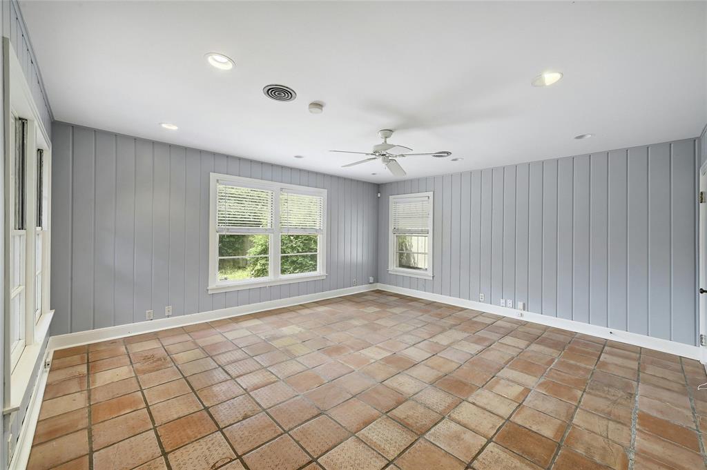 1301 Belmont PKWY