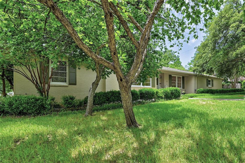 1301 Belmont PKWY