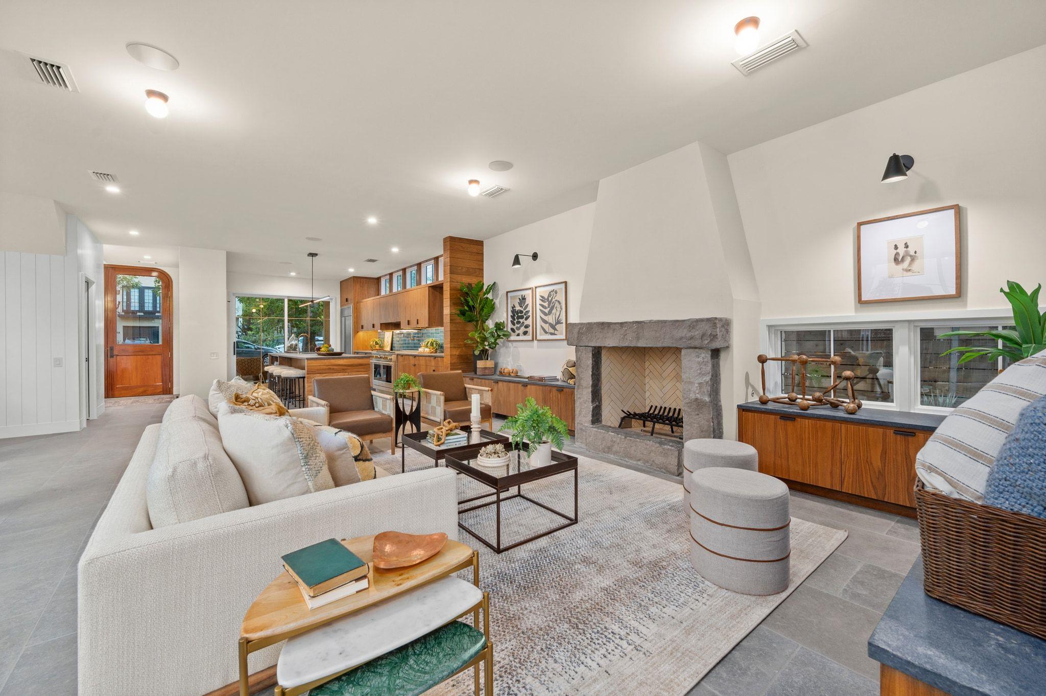 706 W Johanna ST