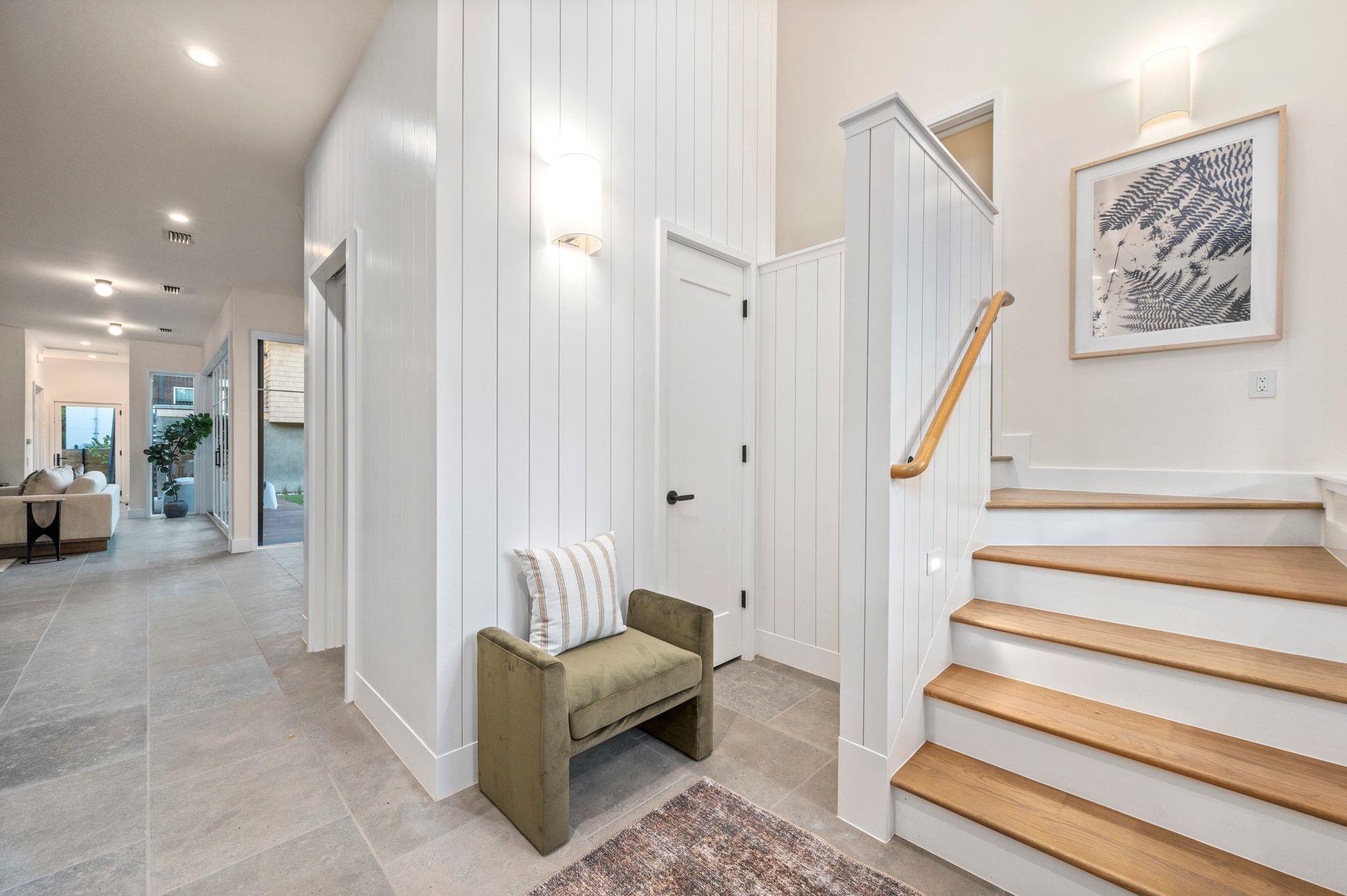 706 W Johanna ST