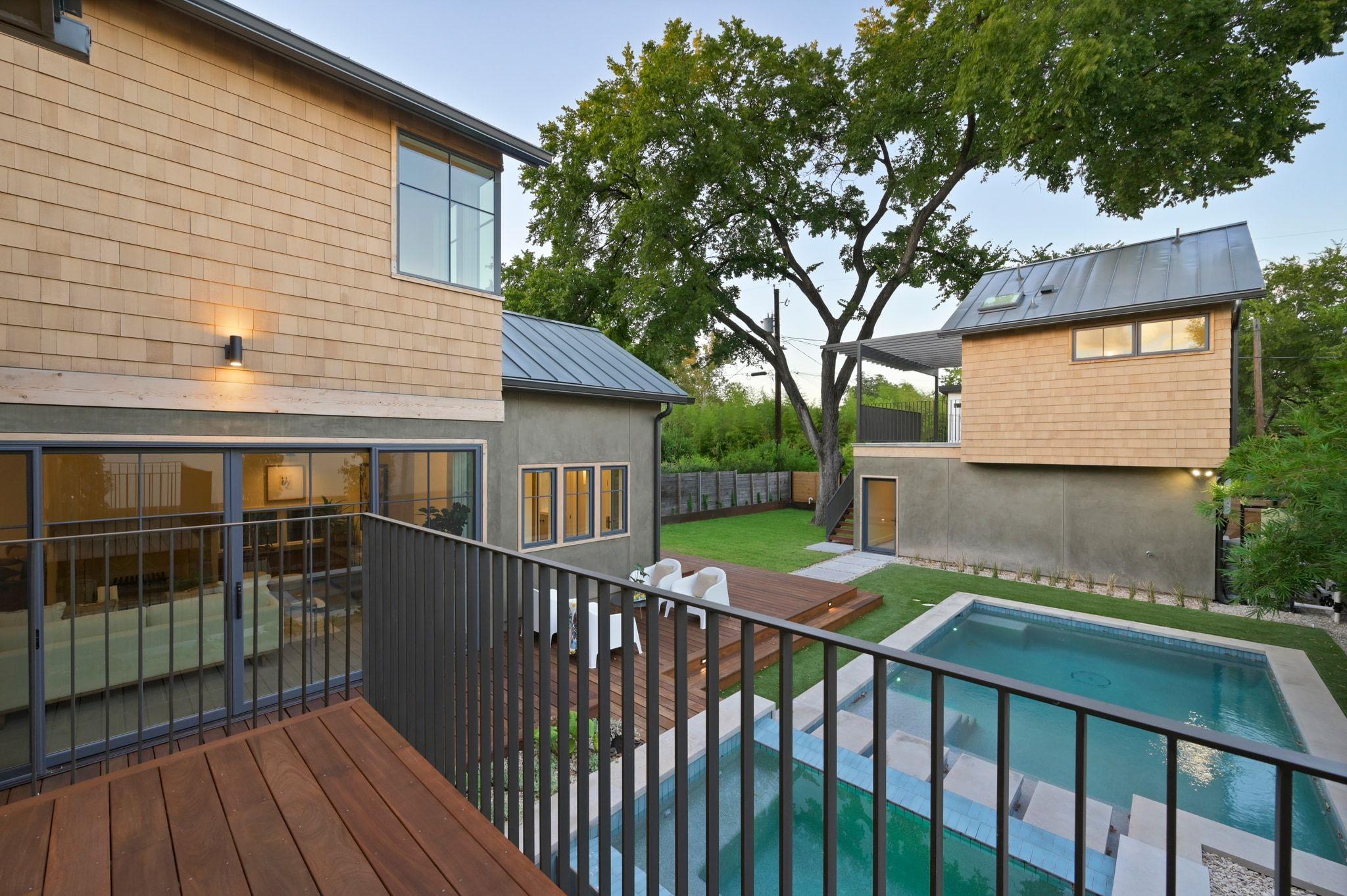 706 W Johanna ST