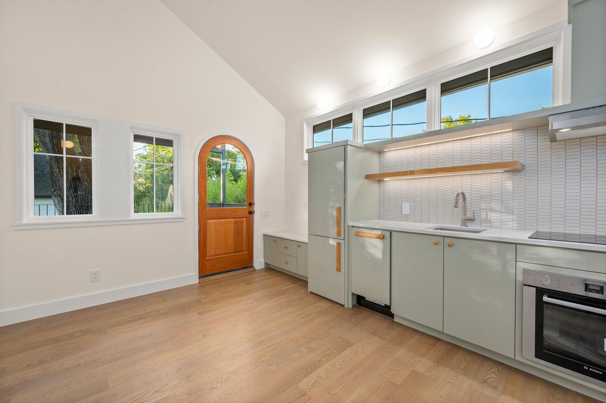 706 W Johanna ST