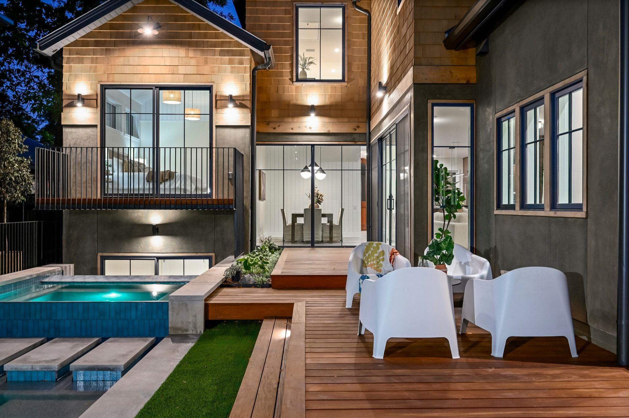 706 W Johanna ST