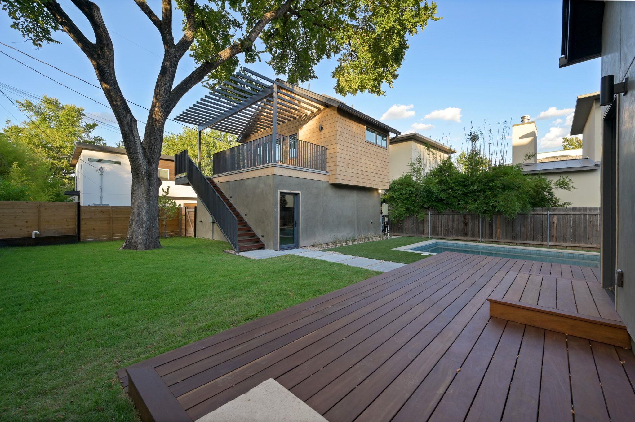706 W Johanna ST