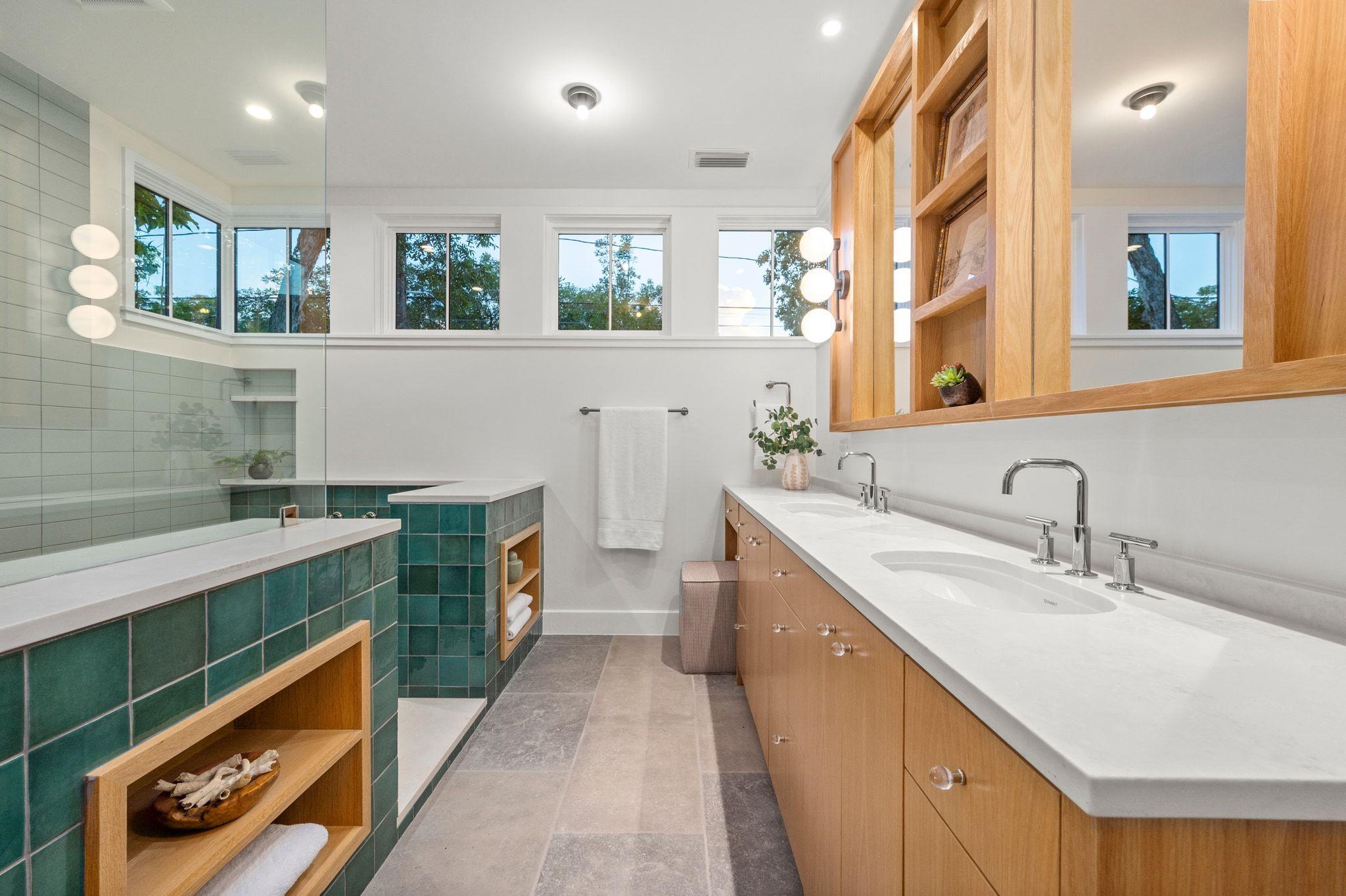 706 W Johanna ST