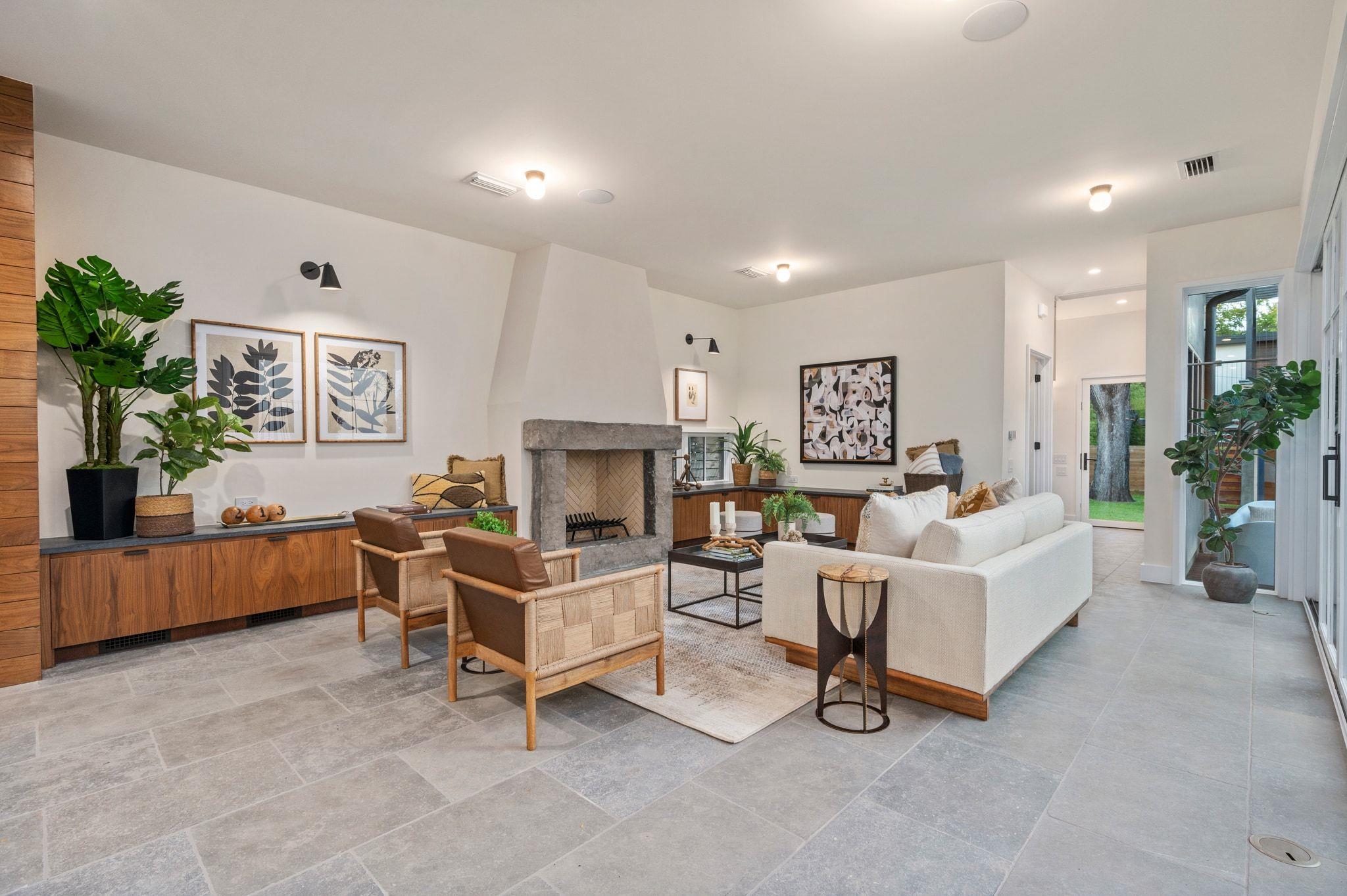 706 W Johanna ST