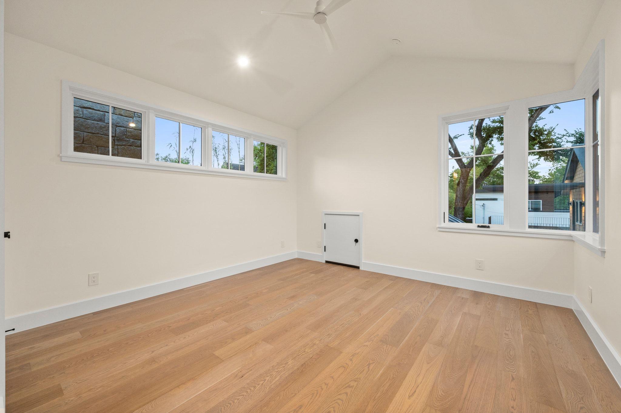 706 W Johanna ST