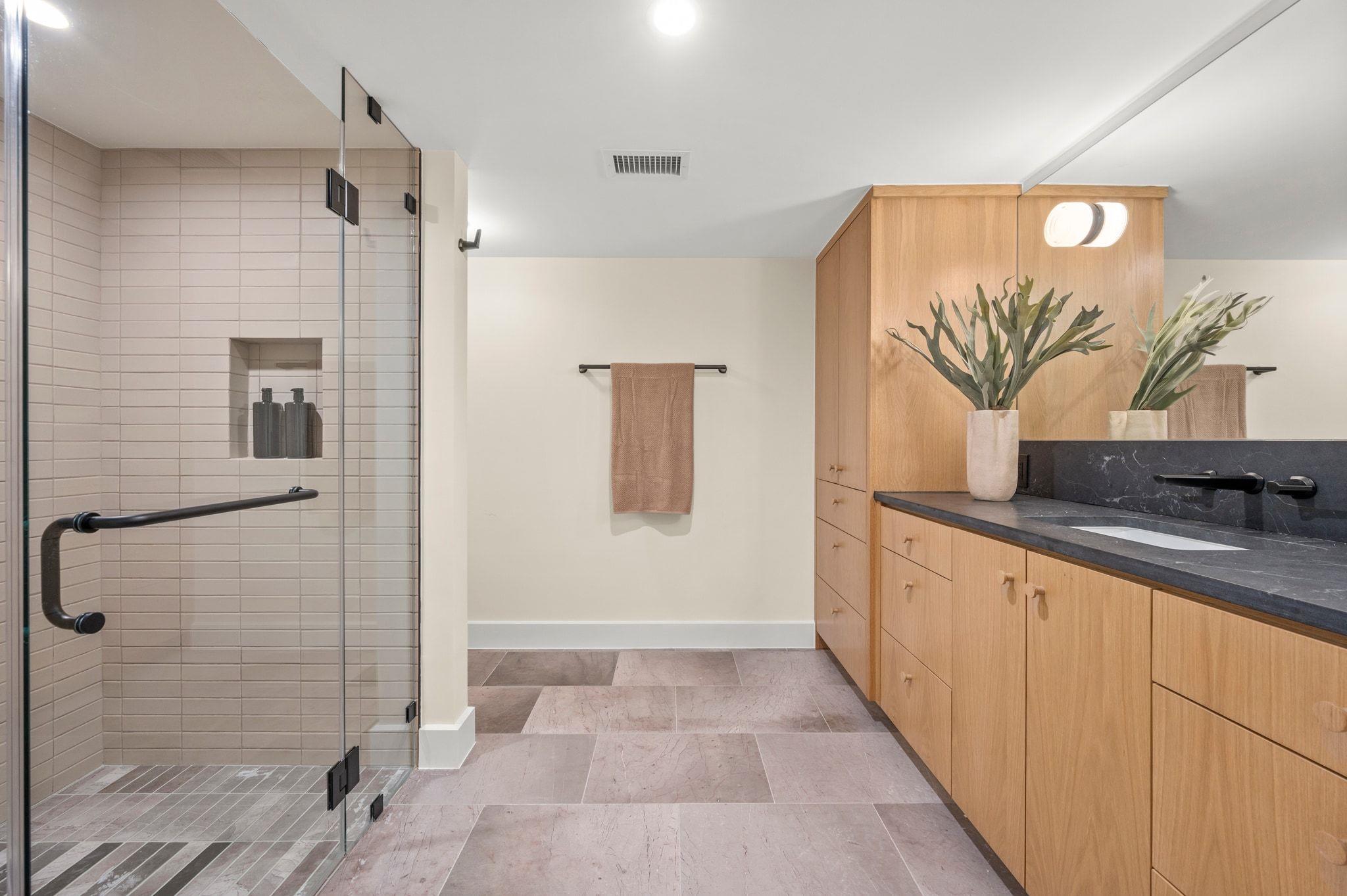 706 W Johanna ST