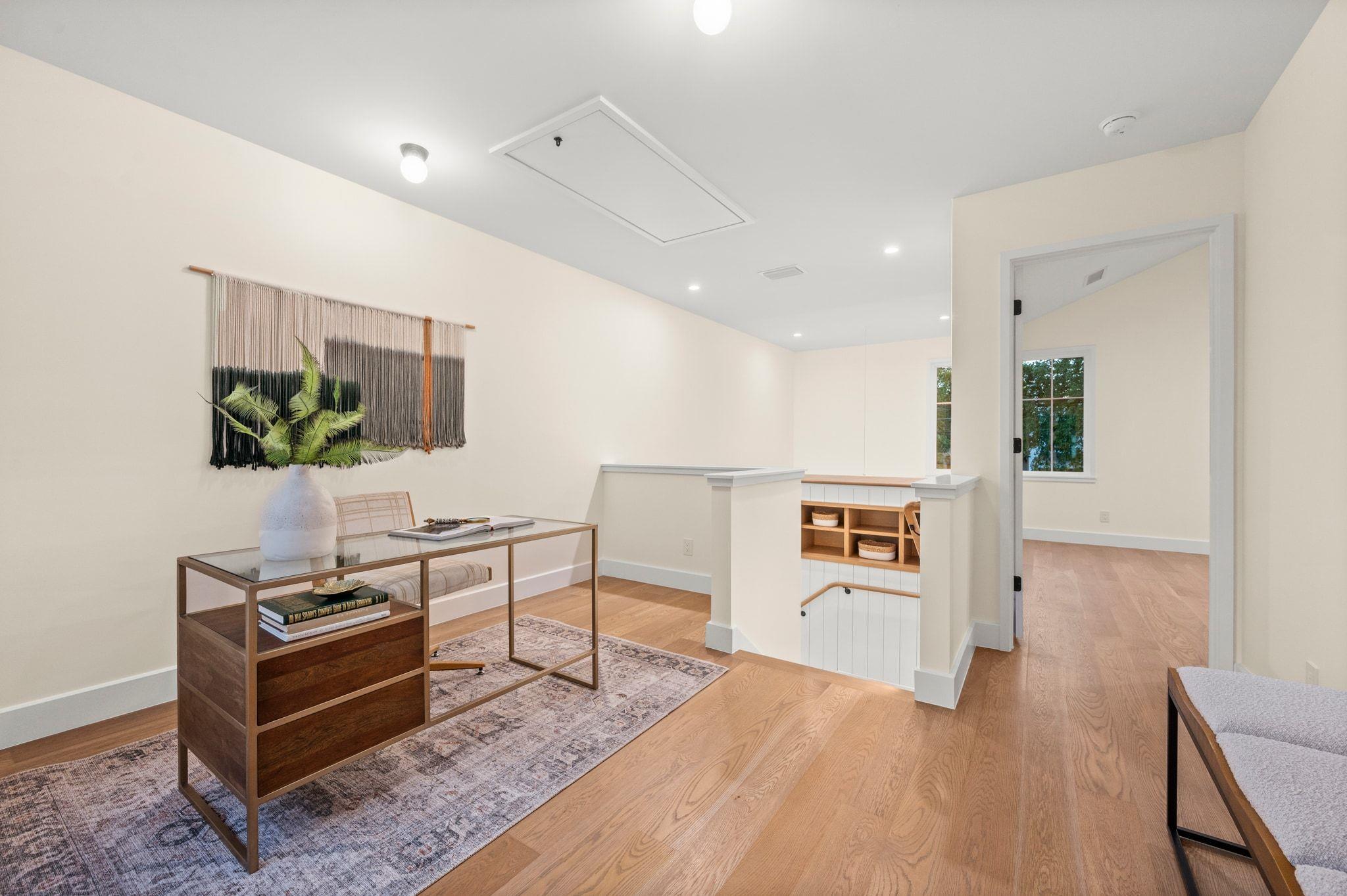 706 W Johanna ST
