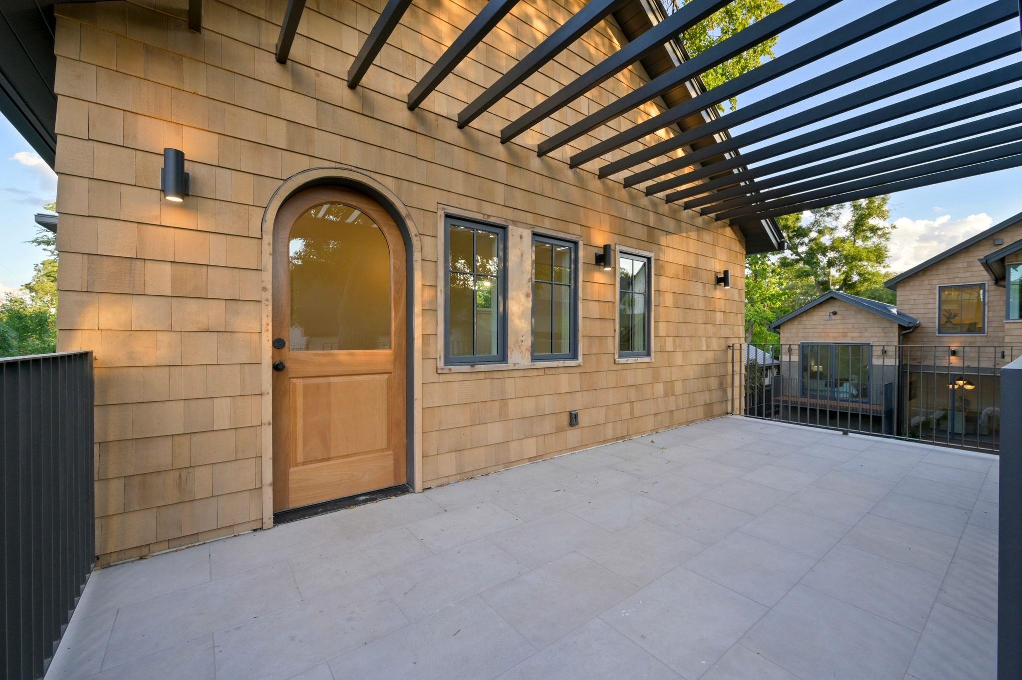 706 W Johanna ST