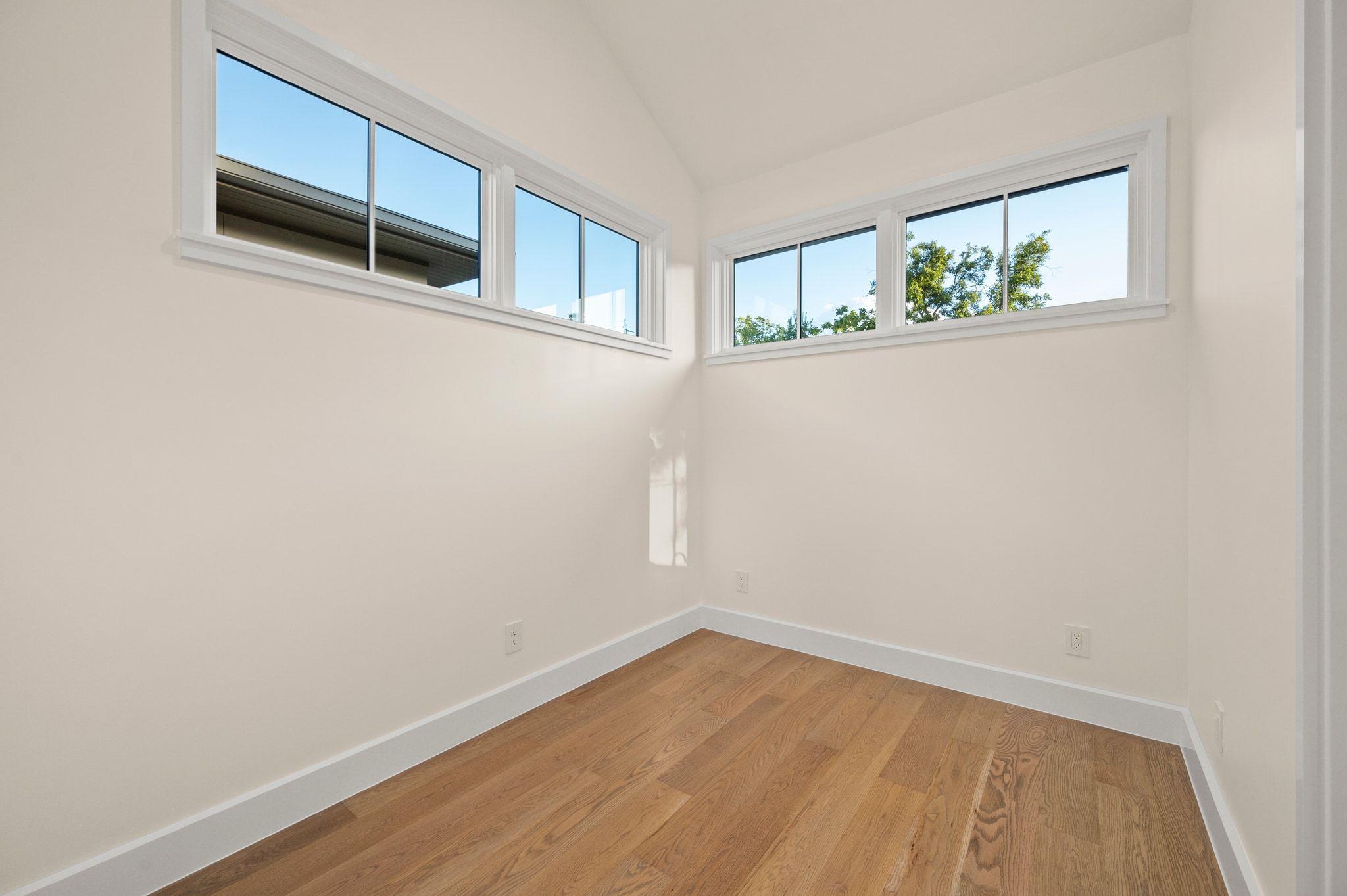 706 W Johanna ST