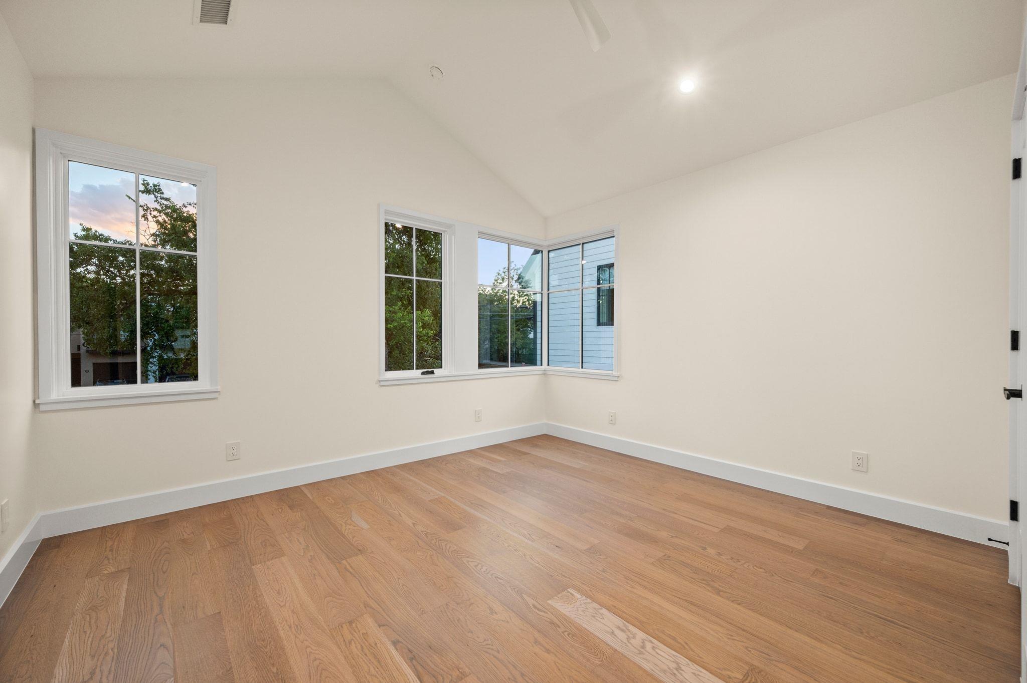 706 W Johanna ST