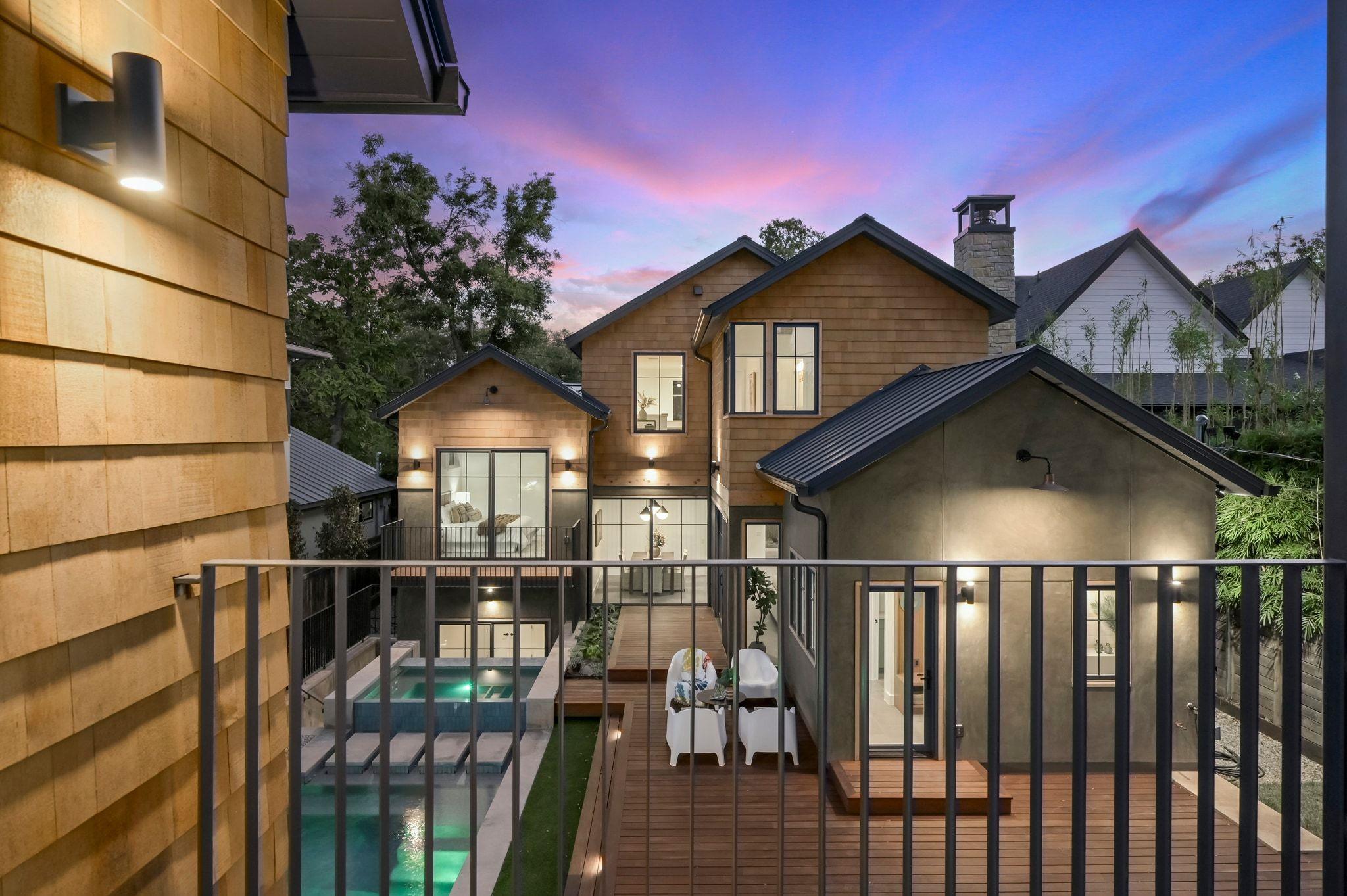706 W Johanna ST
