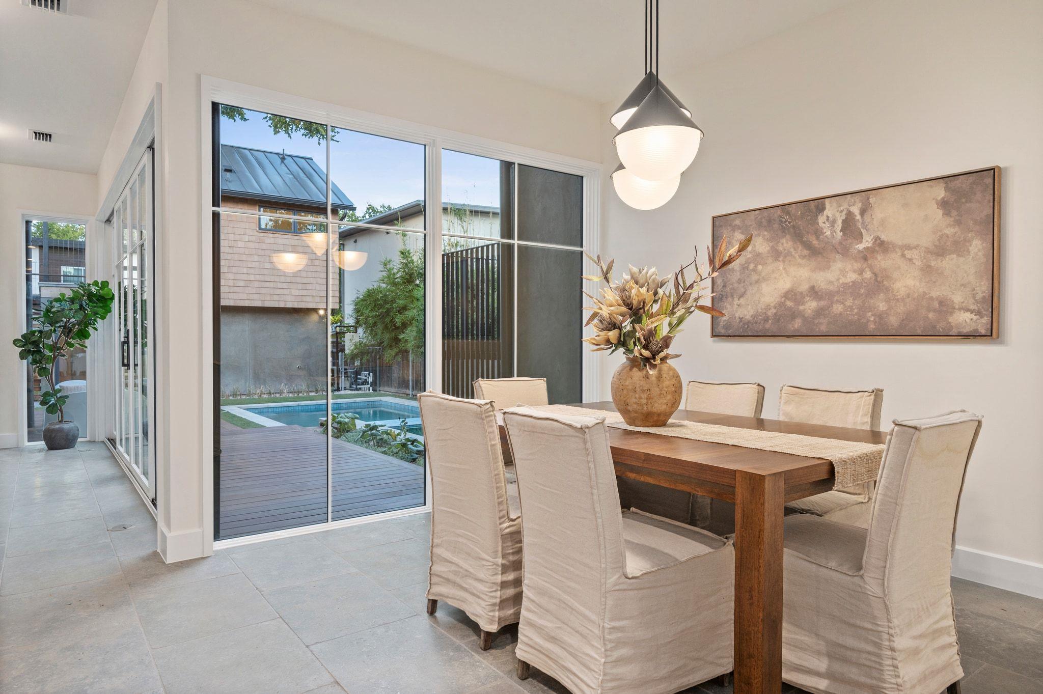 706 W Johanna ST