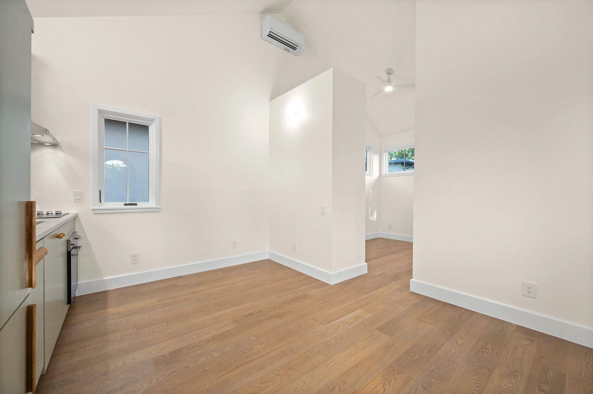 706 W Johanna ST
