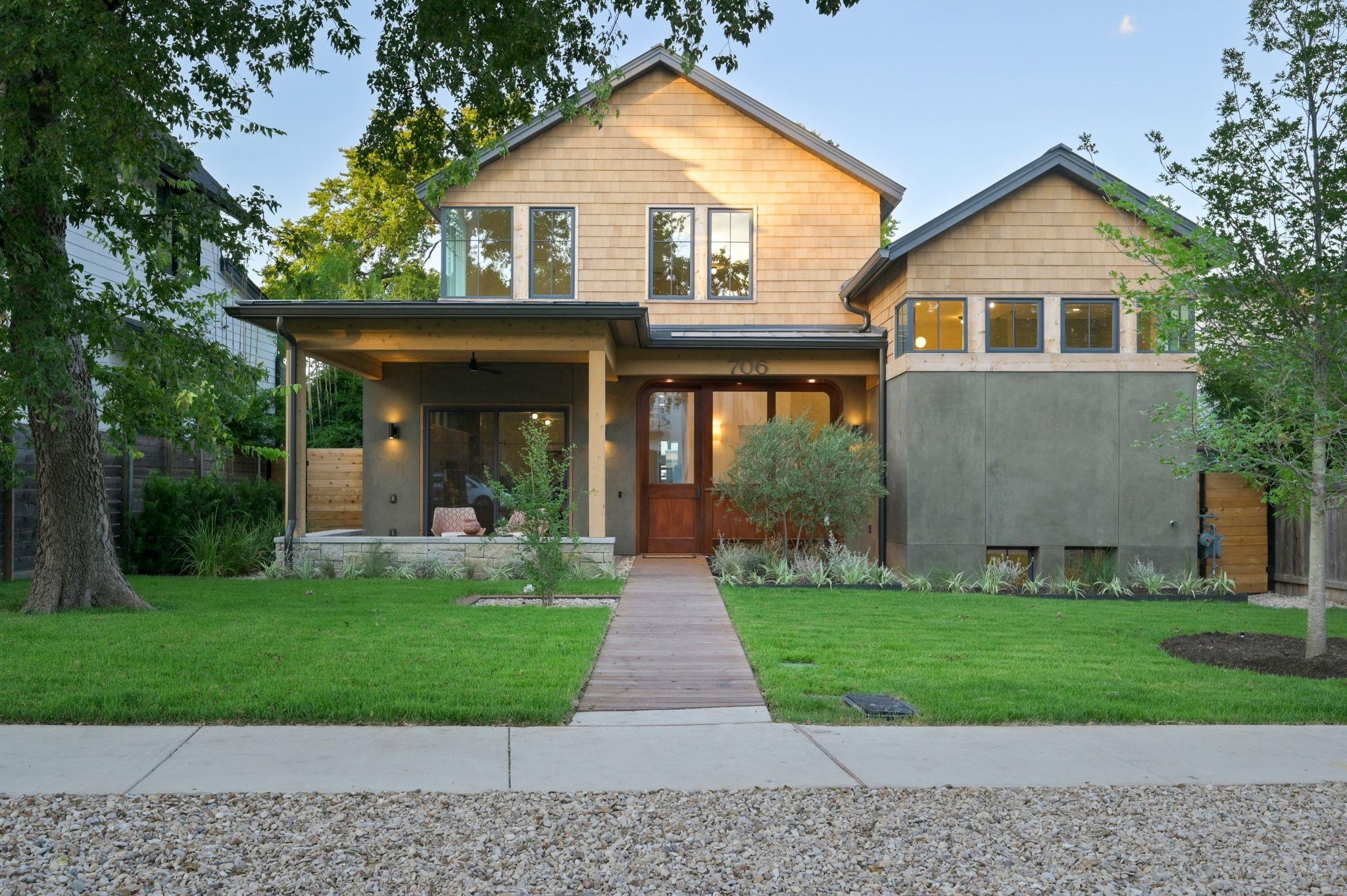 706 W Johanna ST