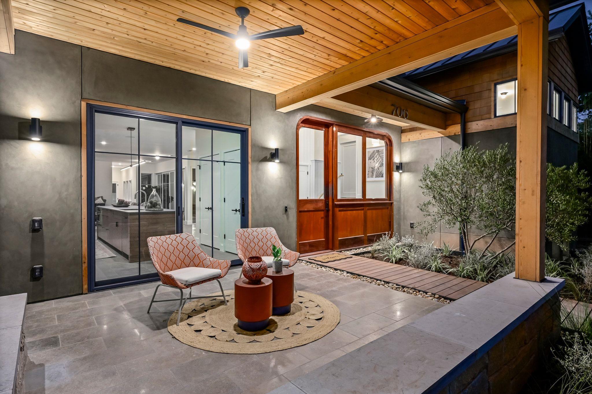 706 W Johanna ST