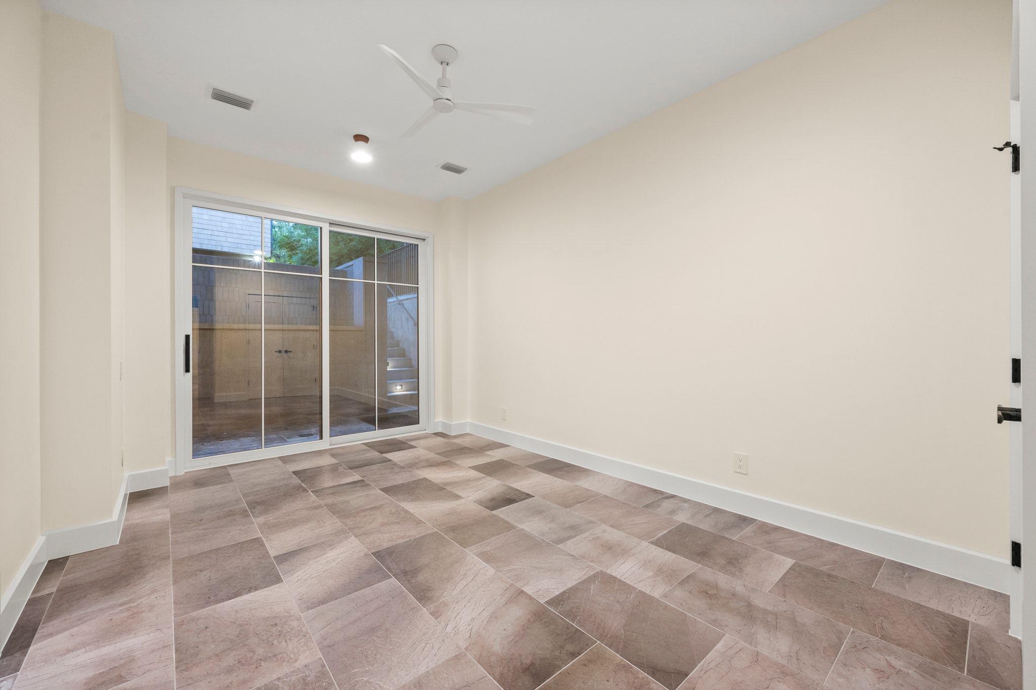 706 W Johanna ST