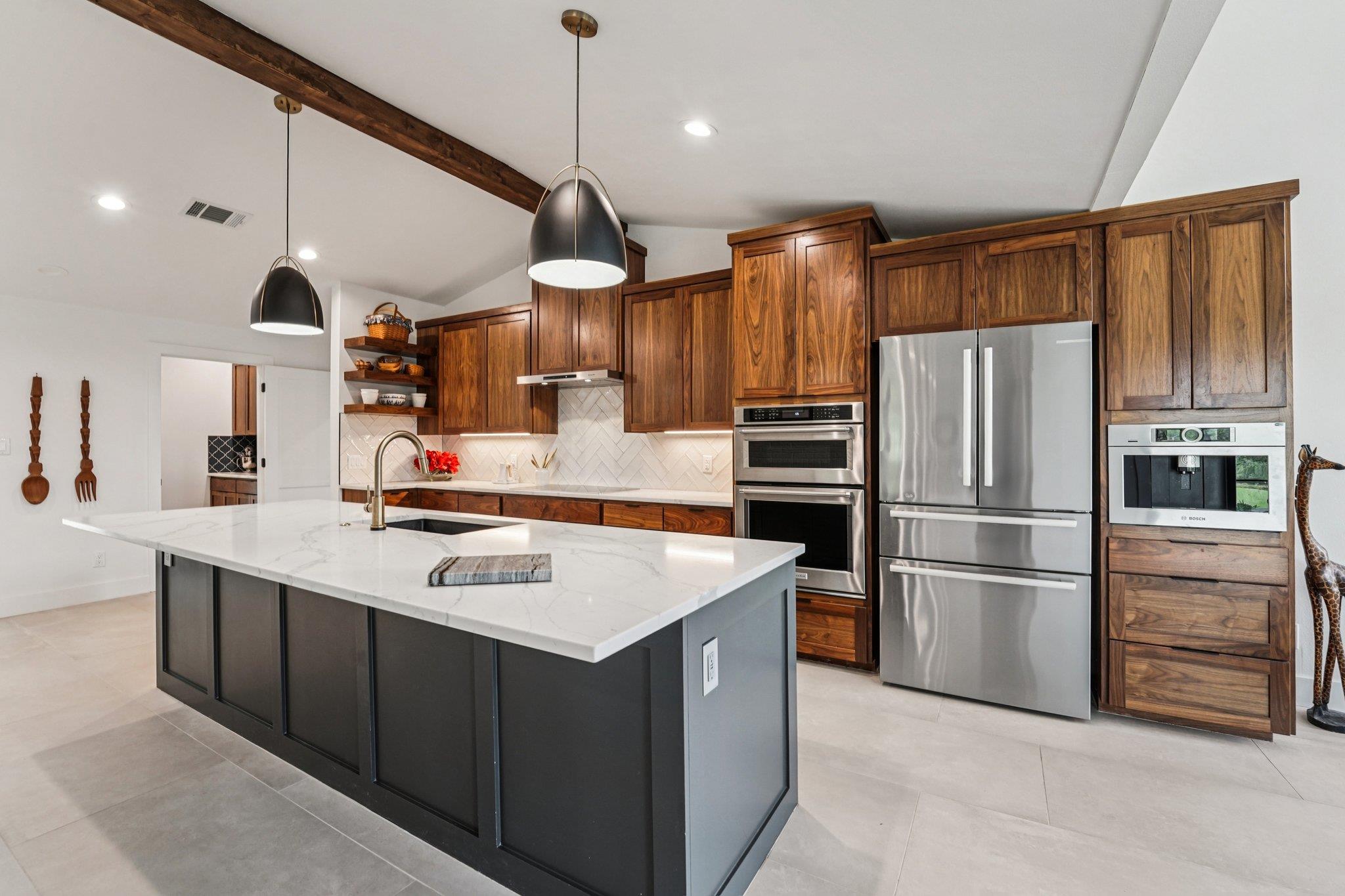 707 Harbor DR