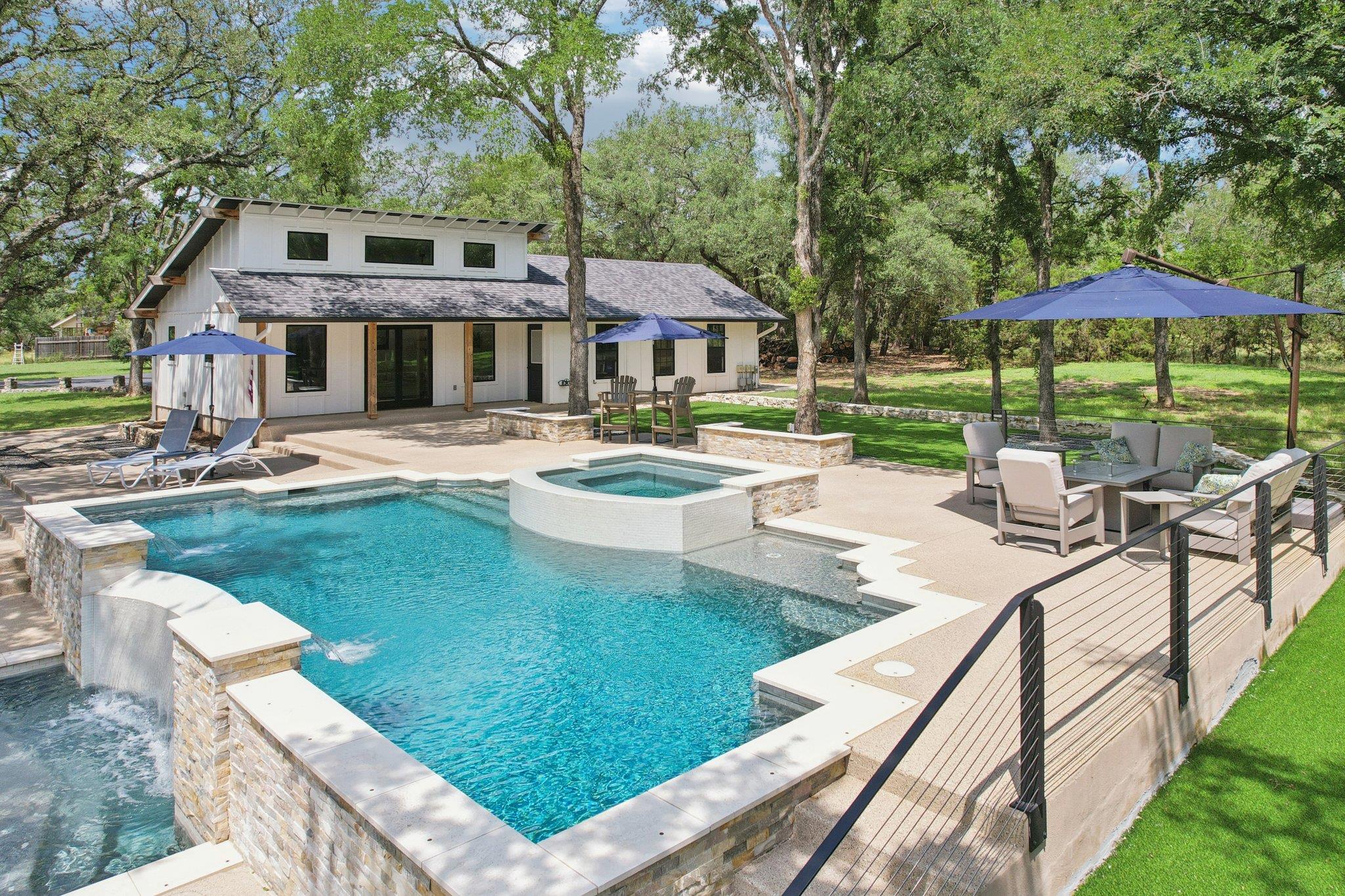 707 Harbor DR