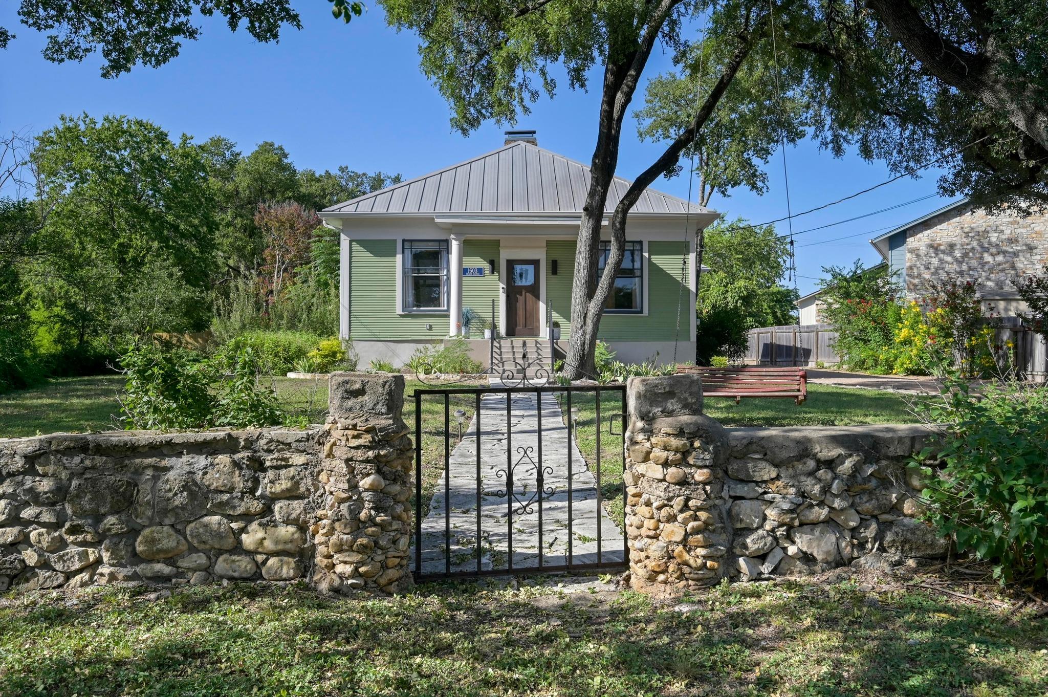 1603 Taylor Gaines ST