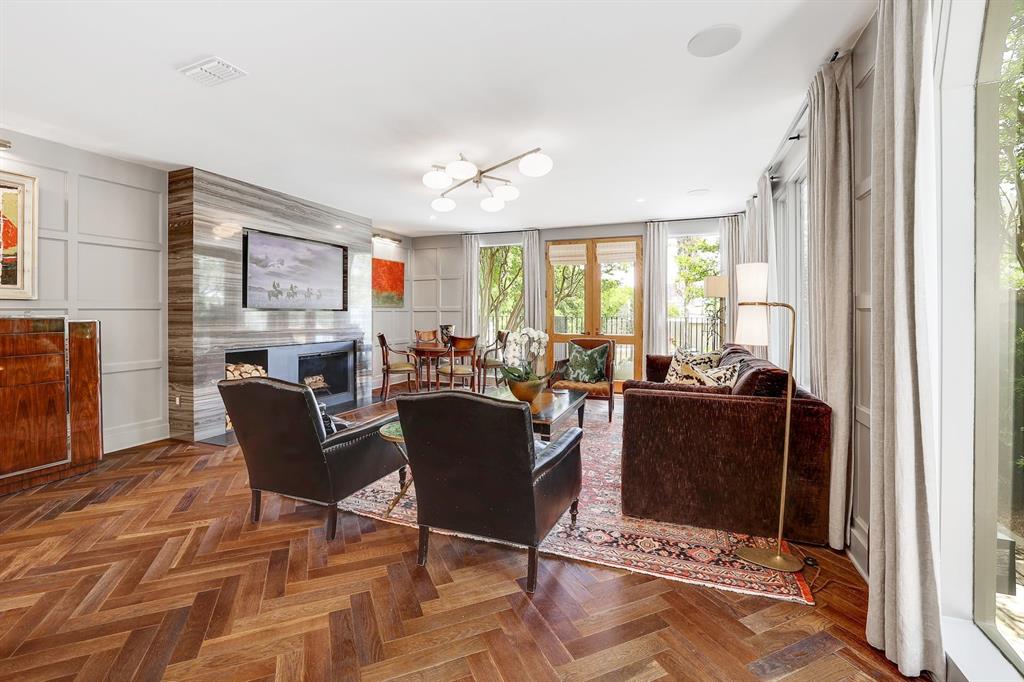 1111 W 12th ST # 108