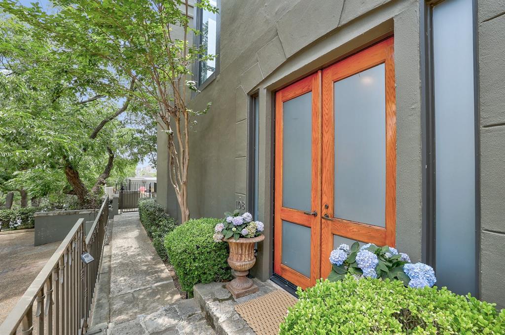 1111 W 12th ST # 108