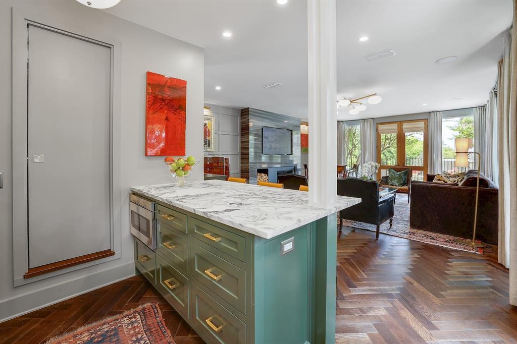 1111 W 12th ST # 108