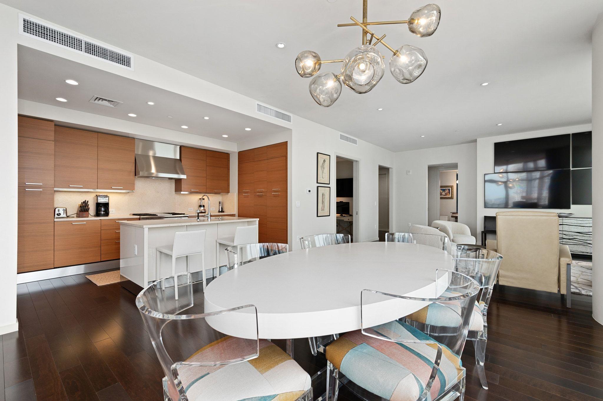 200 Congress Ave # 24E