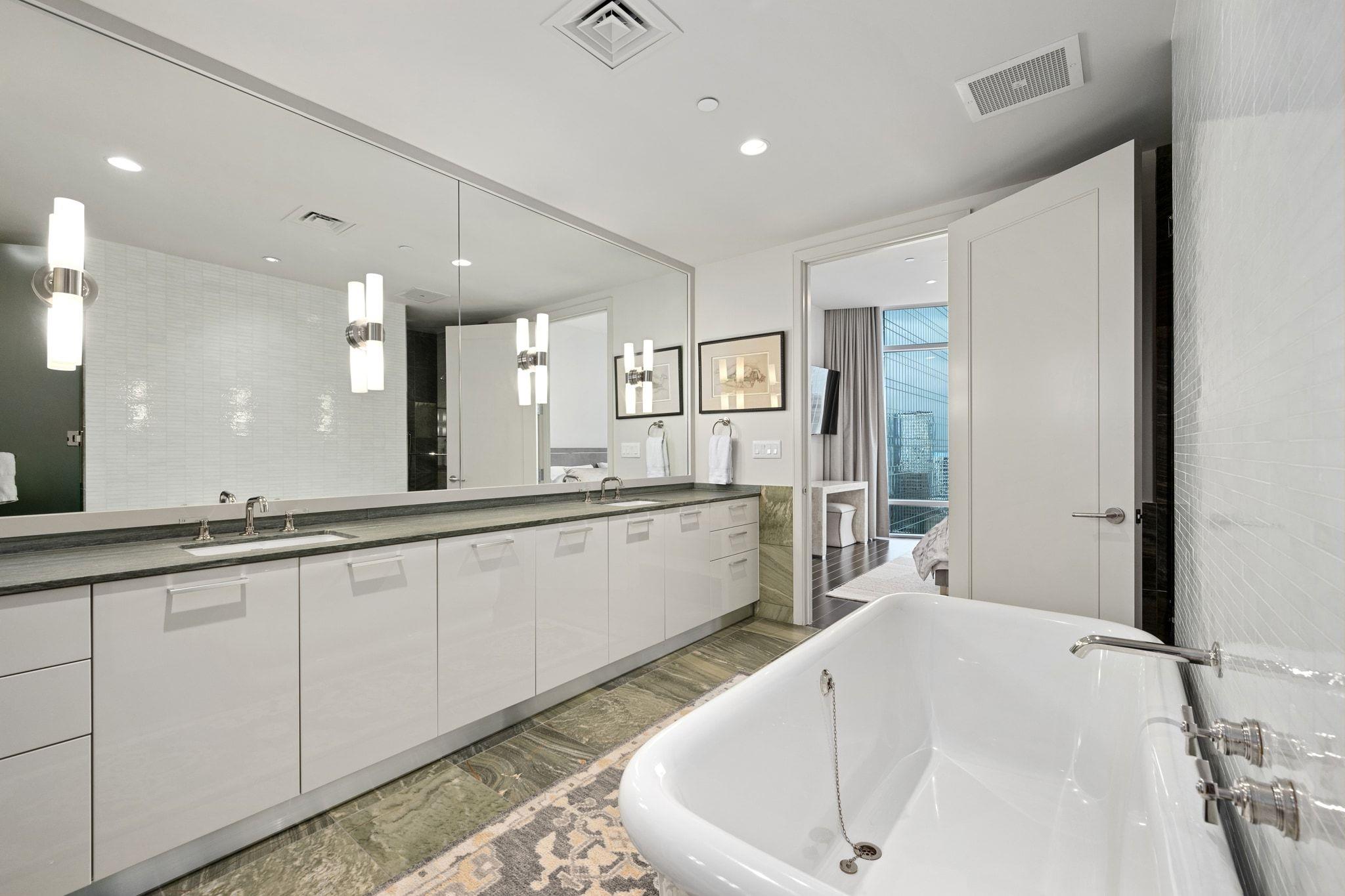 200 Congress Ave # 24E