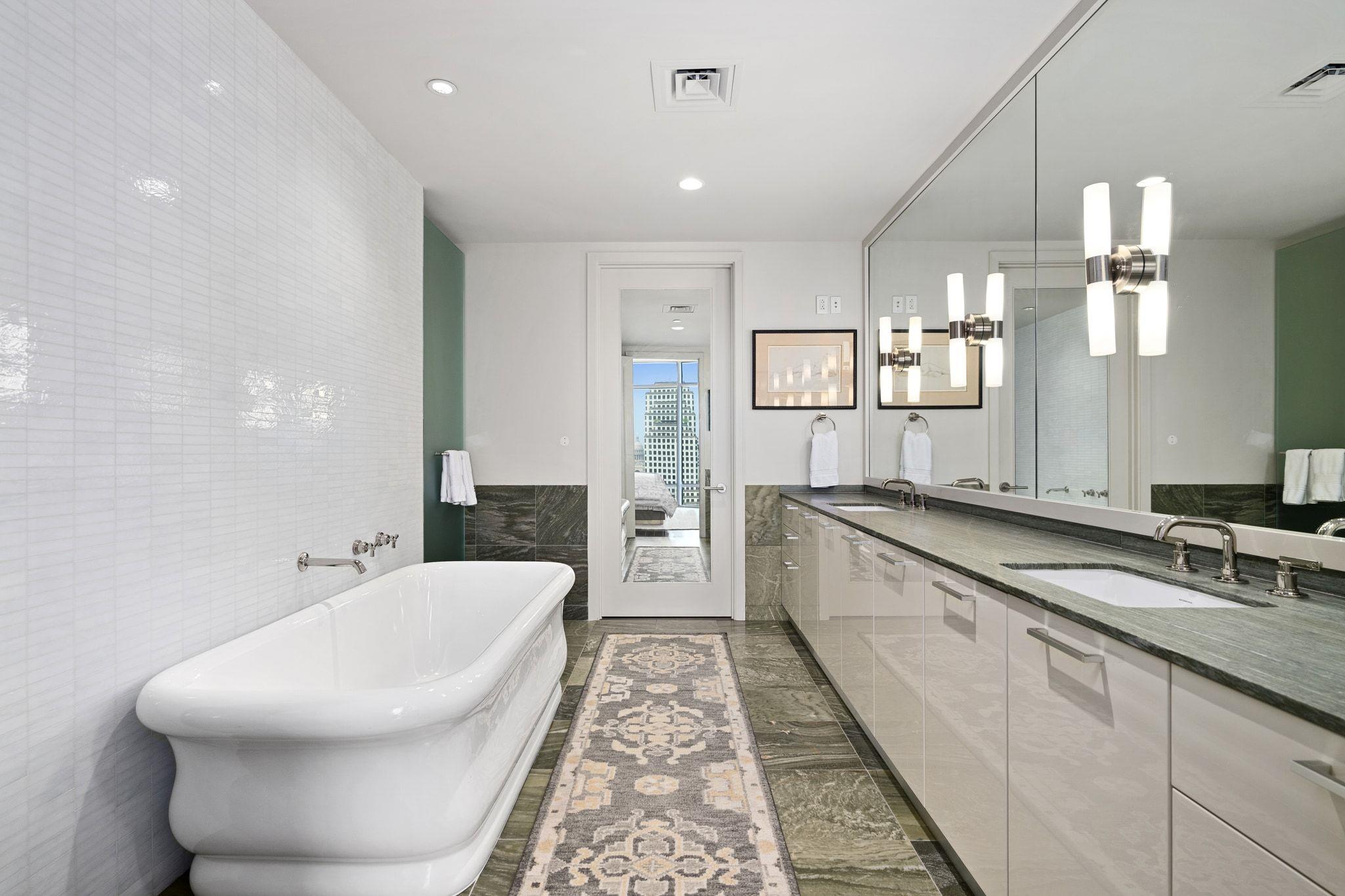 200 Congress Ave # 24E