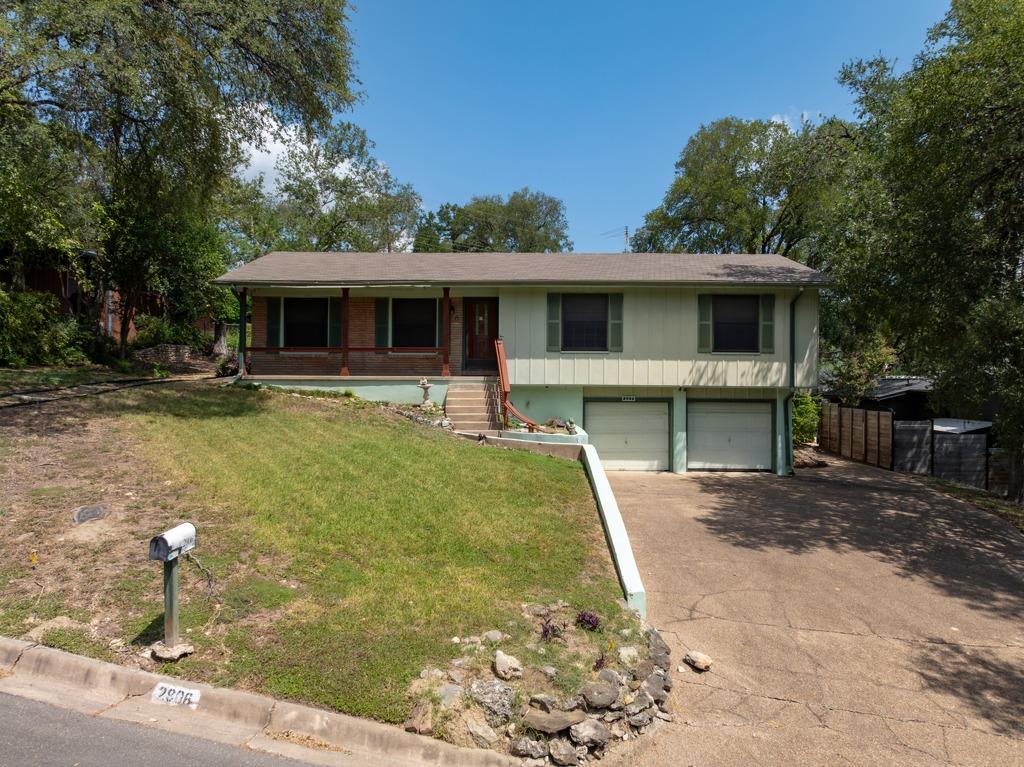 2906 Oakhaven DR