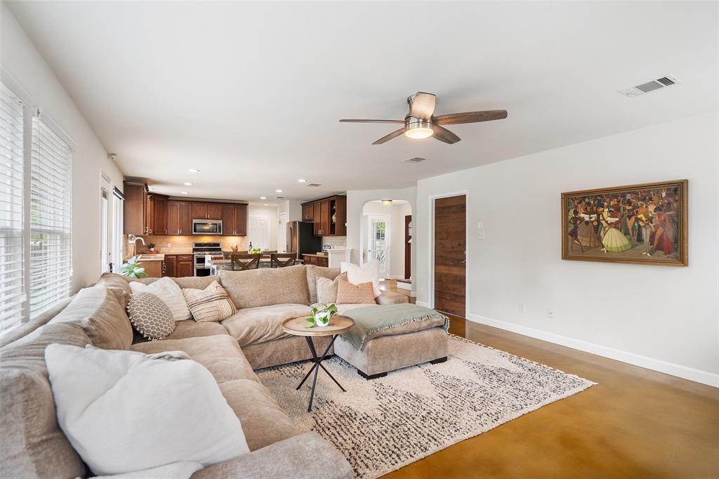 1414 Vaughter LN